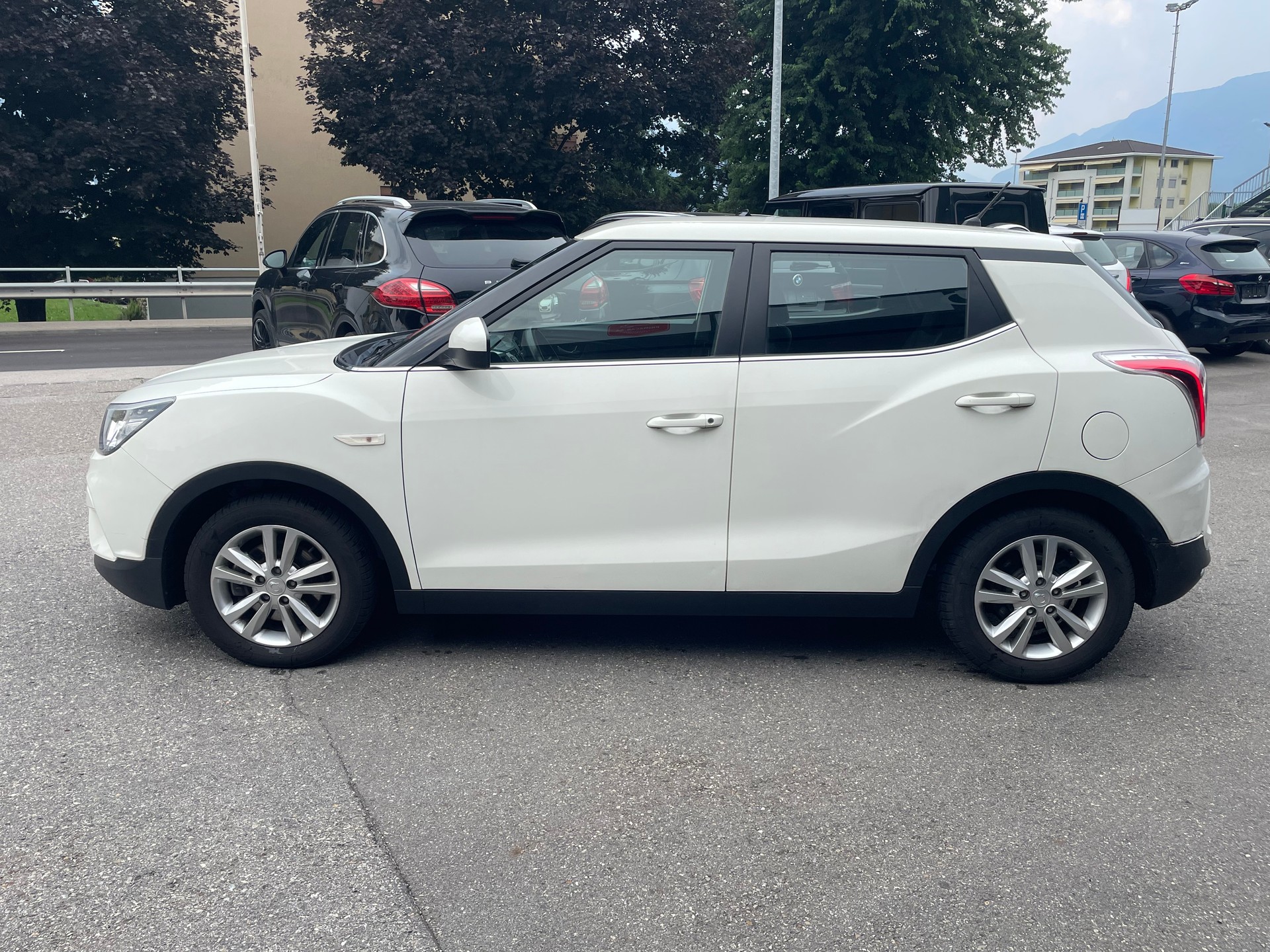 KGM-SsangYong Tivoli 1.6 eXDi Crystal 4WD Automatic-image-2