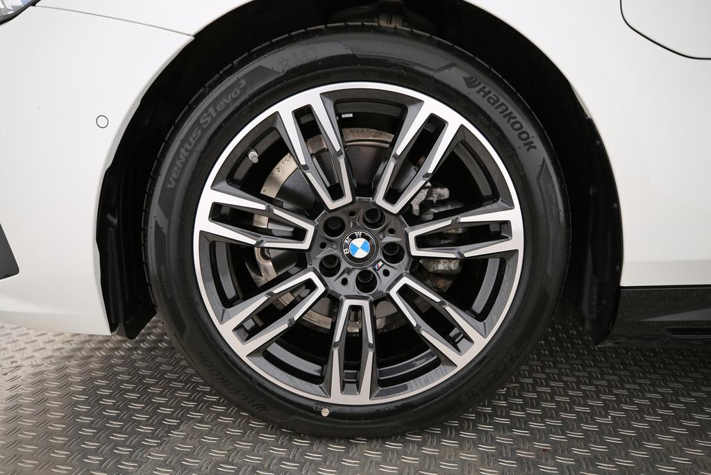 BMW 530e xDrive Touring-image-20