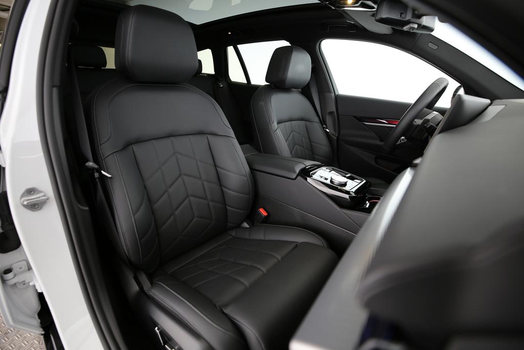 BMW 530e xDrive Touring-image-14