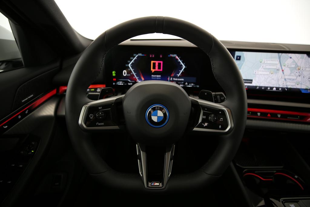 BMW 530e xDrive Touring-image-6