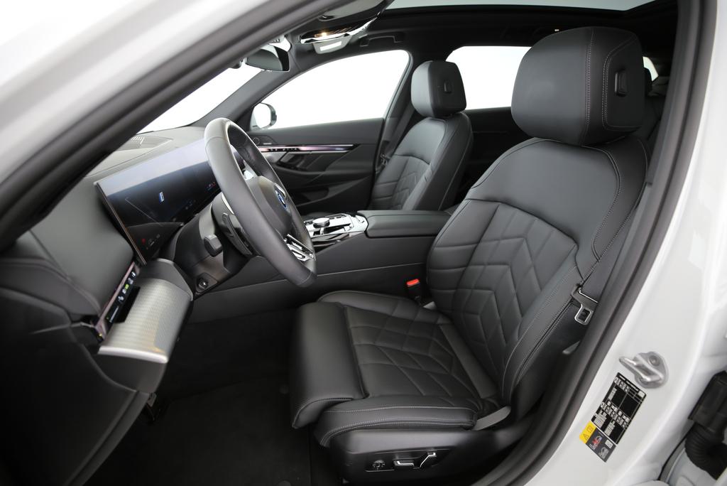 BMW 530e xDrive Touring-image-3