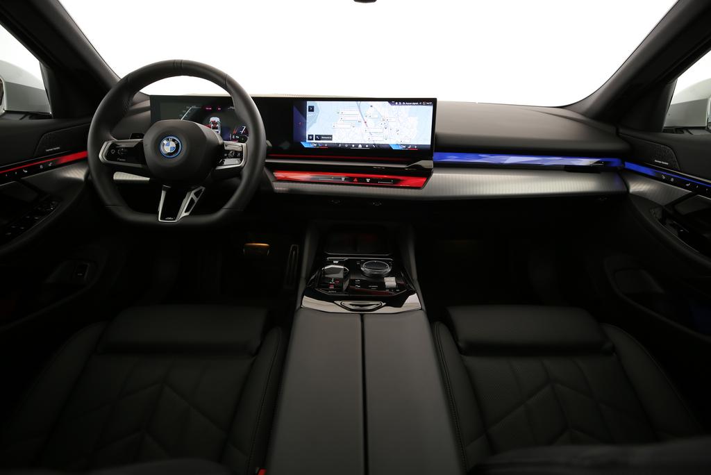 BMW 530e xDrive Touring-image-5