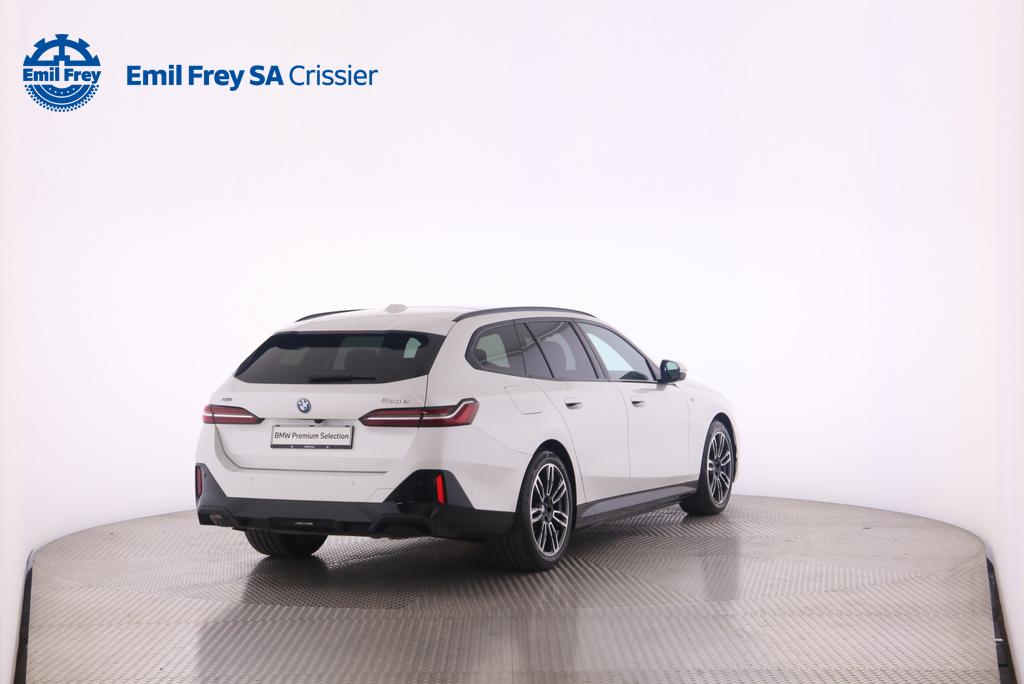 BMW 530e xDrive Touring-image-2