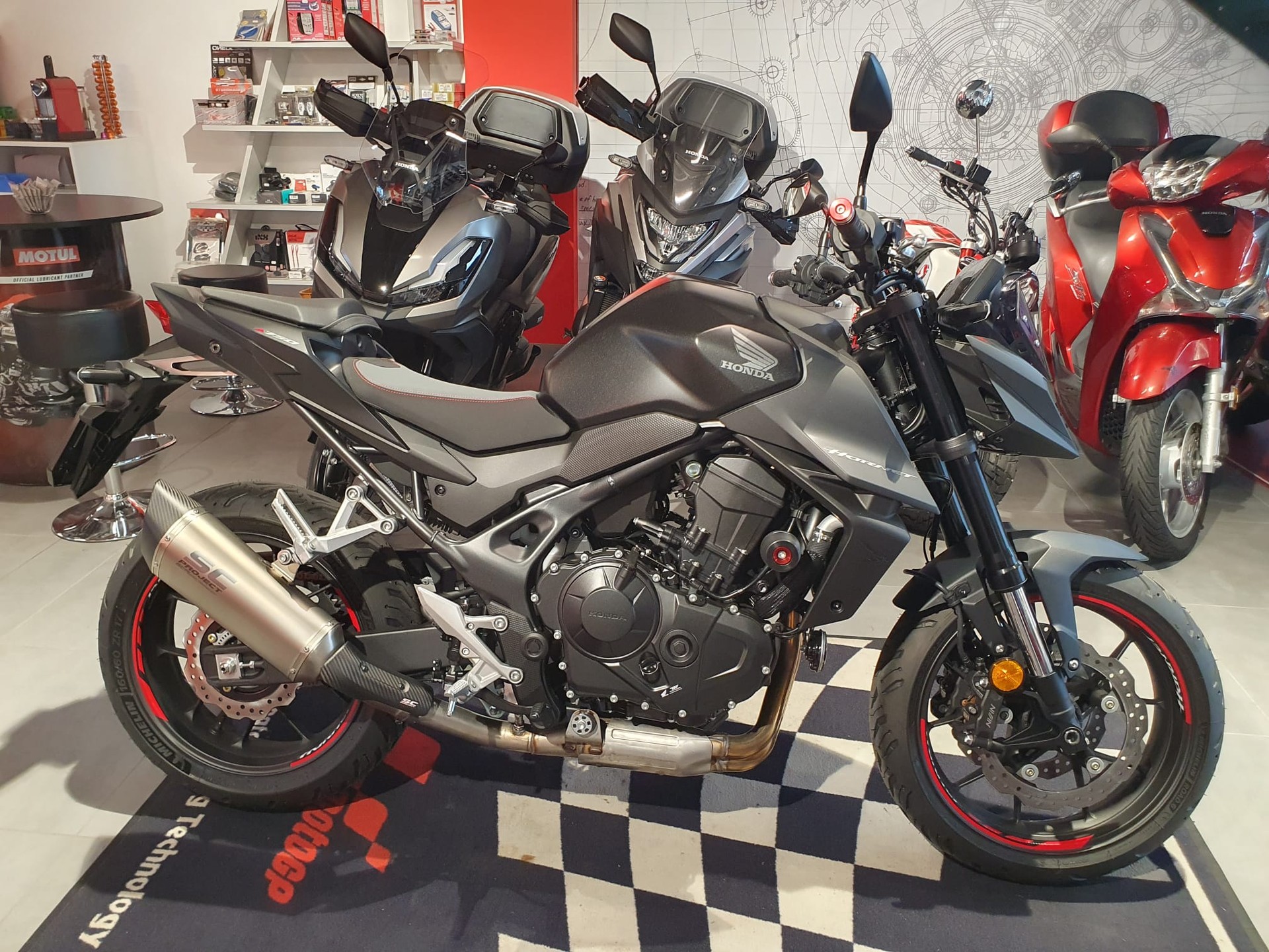 HONDA CB 750 Hornet-showroom-element-1