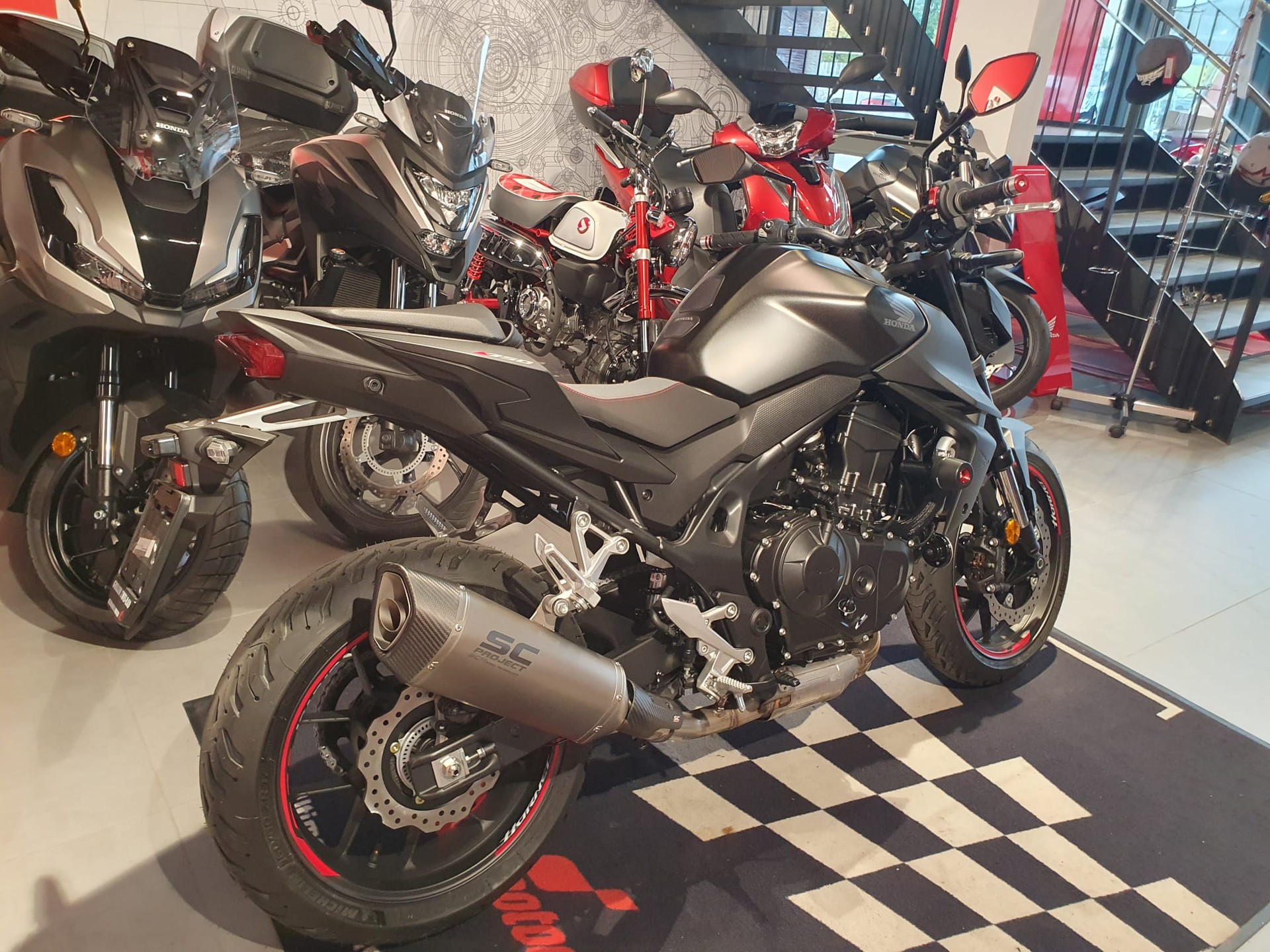 HONDA CB 750 Hornet-showroom-element-2