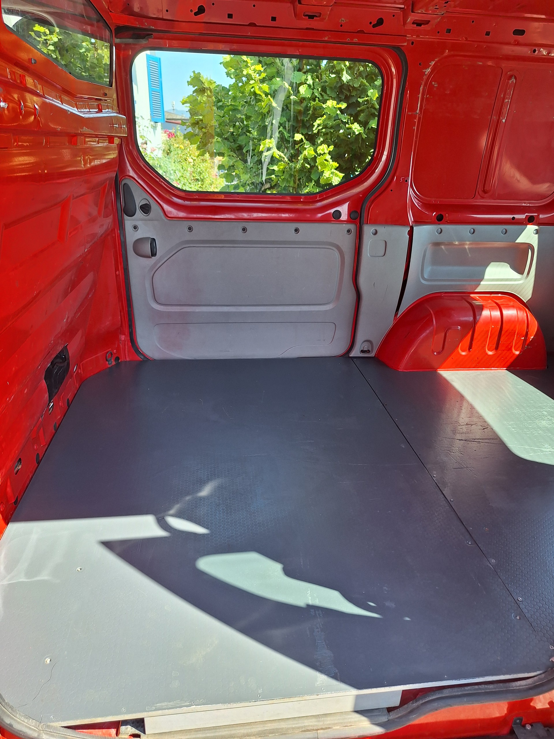 RENAULT Trafic 2.0 dCi 115 2.9t L1H1-image-12