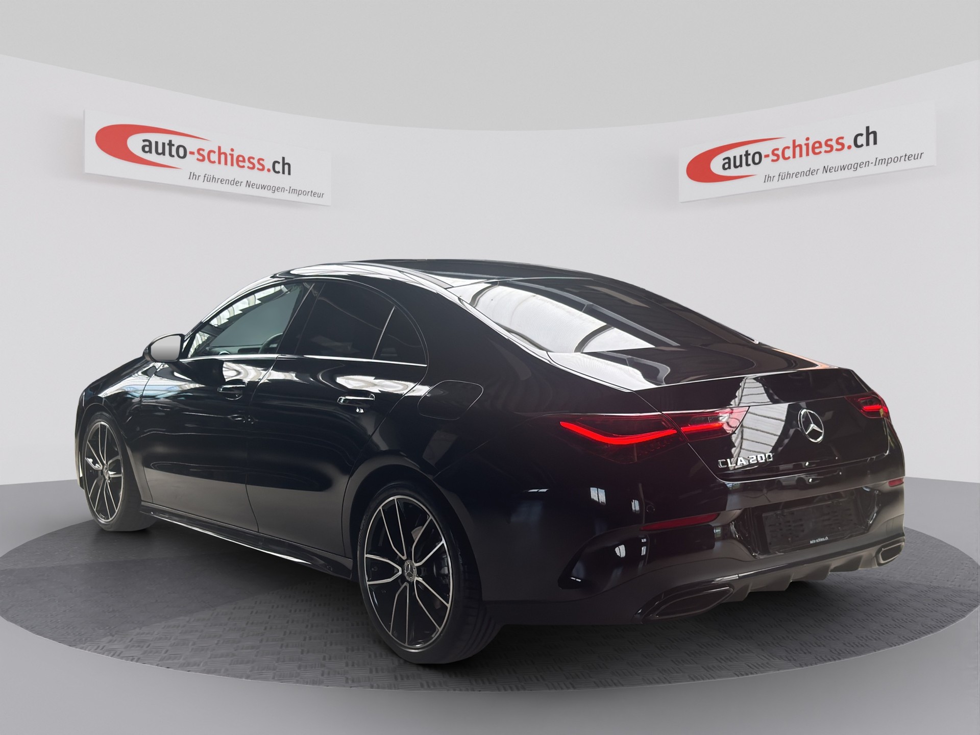 MERCEDES-BENZ CLA 200 AMG Line Night 7G-DCT-image-2