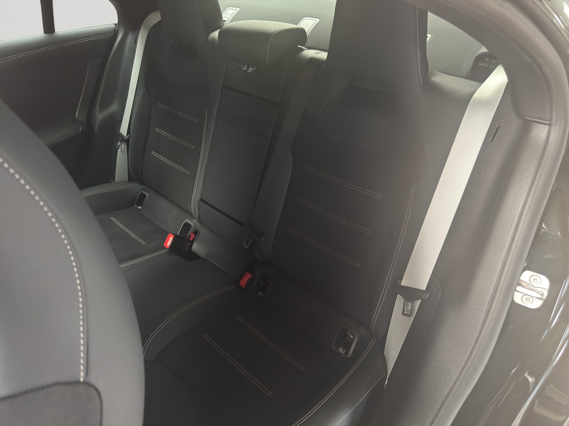 MERCEDES-BENZ CLA 200 AMG Line Night 7G-DCT-image-7