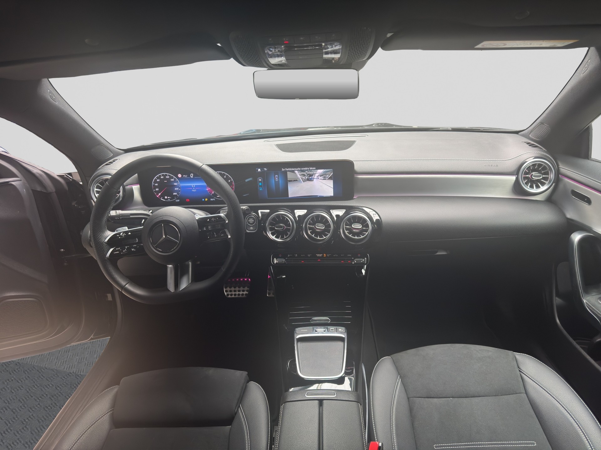 MERCEDES-BENZ CLA 200 AMG Line Night 7G-DCT-image-13