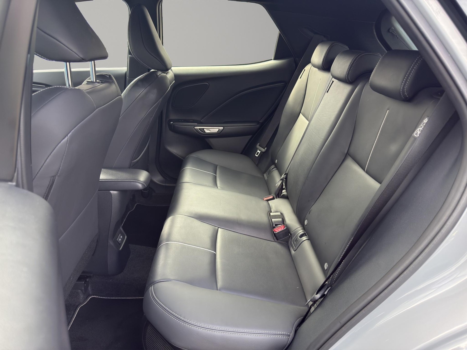 LEXUS LBX 1.5 Hybrid Relax AWD-image-7