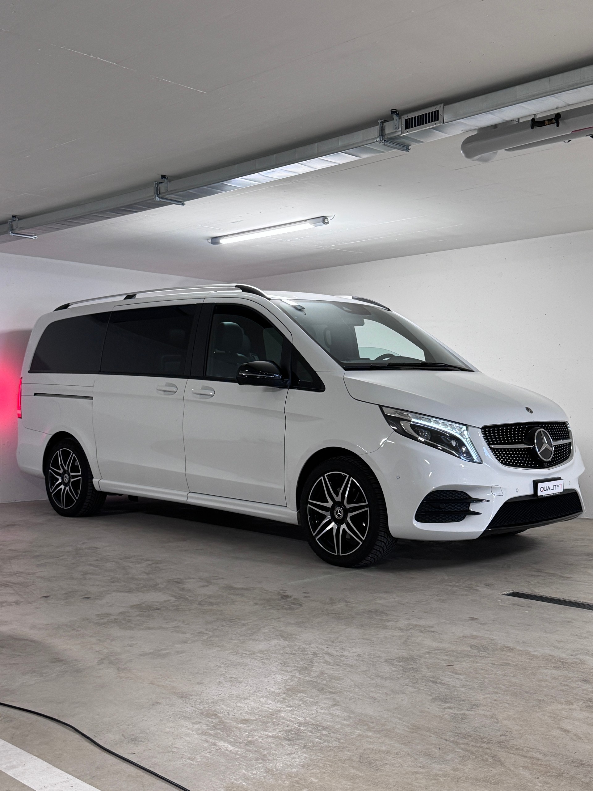 MERCEDES-BENZ V 300 d lang Avantgarde 4Matic 9G-Tronic *Erste Hand* *AMG-Line*-image-2