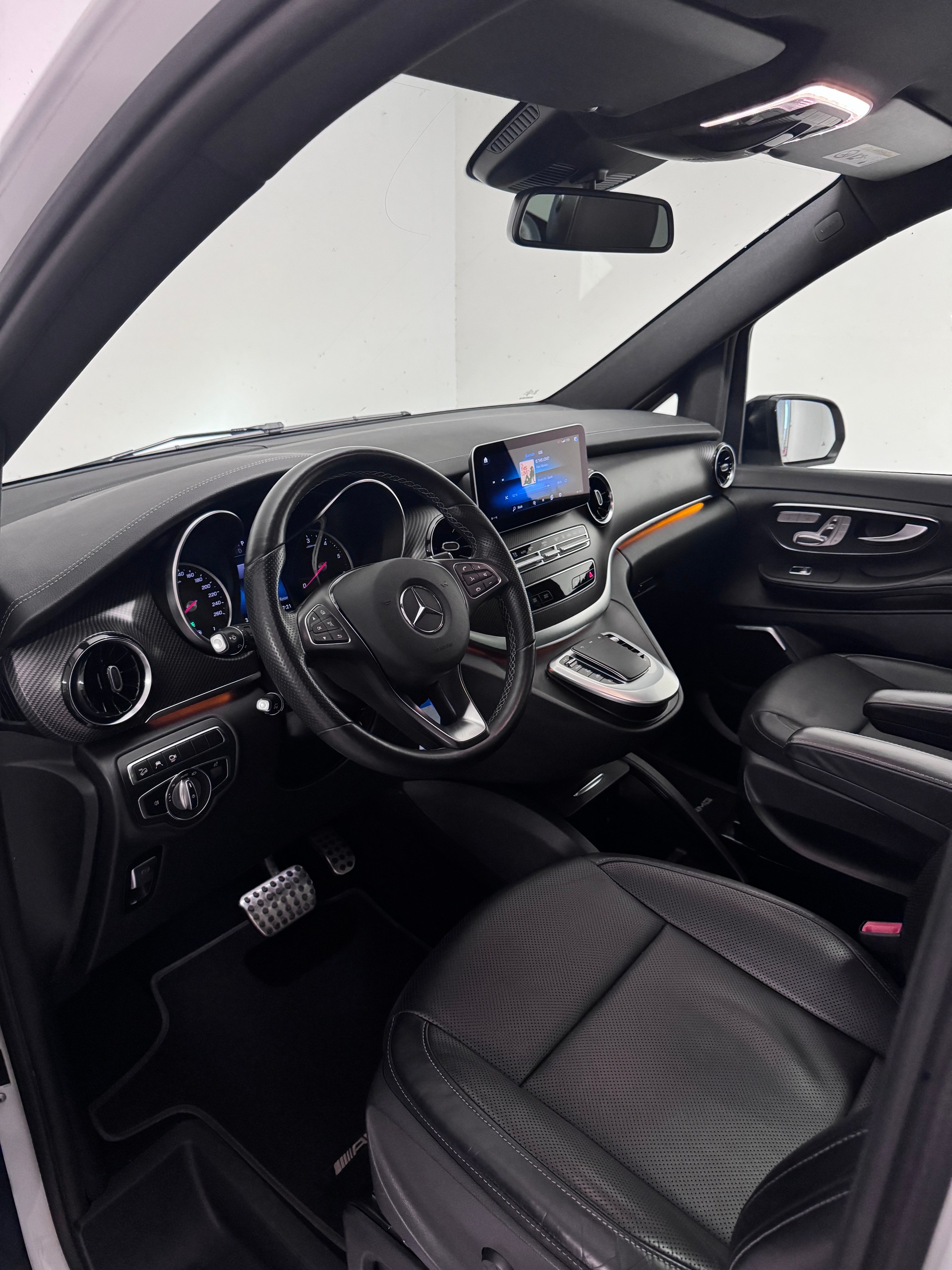 MERCEDES-BENZ V 300 d lang Avantgarde 4Matic 9G-Tronic *Erste Hand* *AMG-Line*-image-7