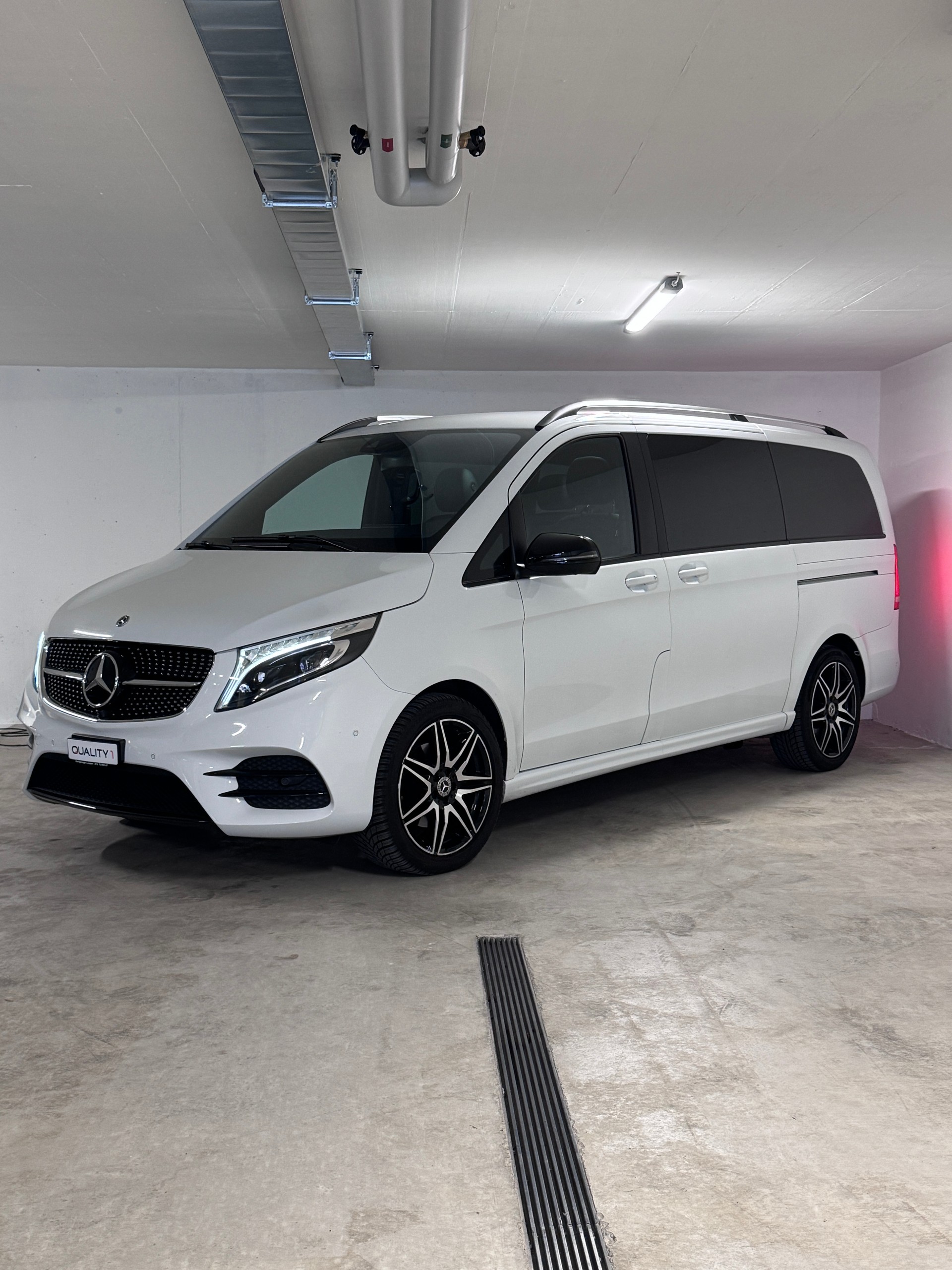 MERCEDES-BENZ V 300 d lang Avantgarde 4Matic 9G-Tronic *Erste Hand* *AMG-Line*-image-0