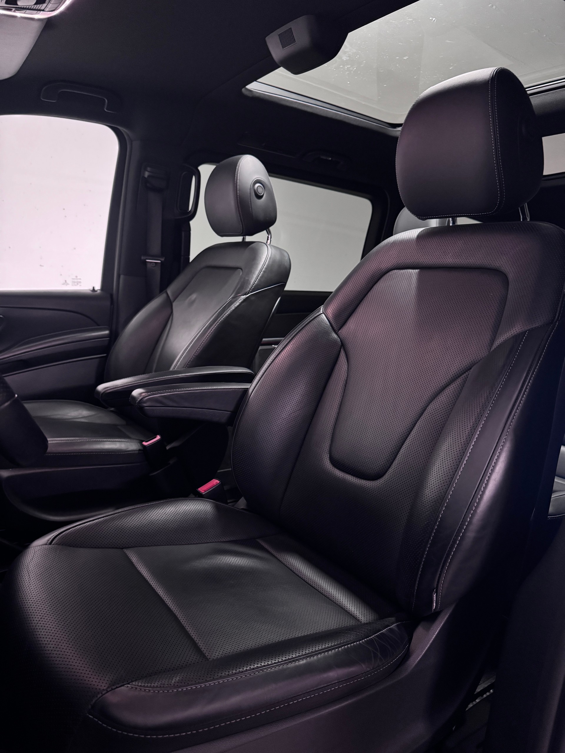 MERCEDES-BENZ V 300 d lang Avantgarde 4Matic 9G-Tronic *Erste Hand* *AMG-Line*-image-8
