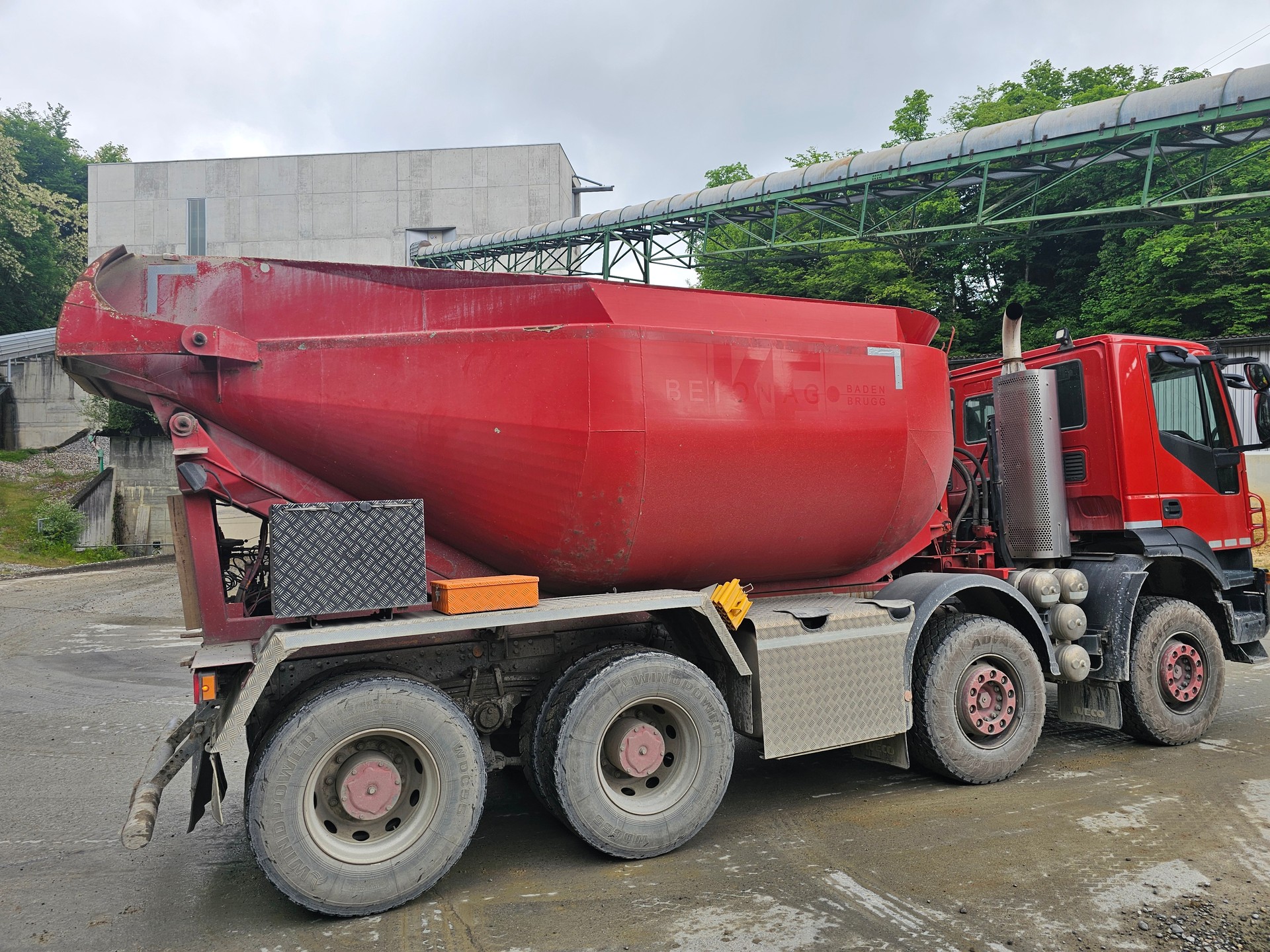 IVECO Trakker 340 T 45 Beton Silo-image-1