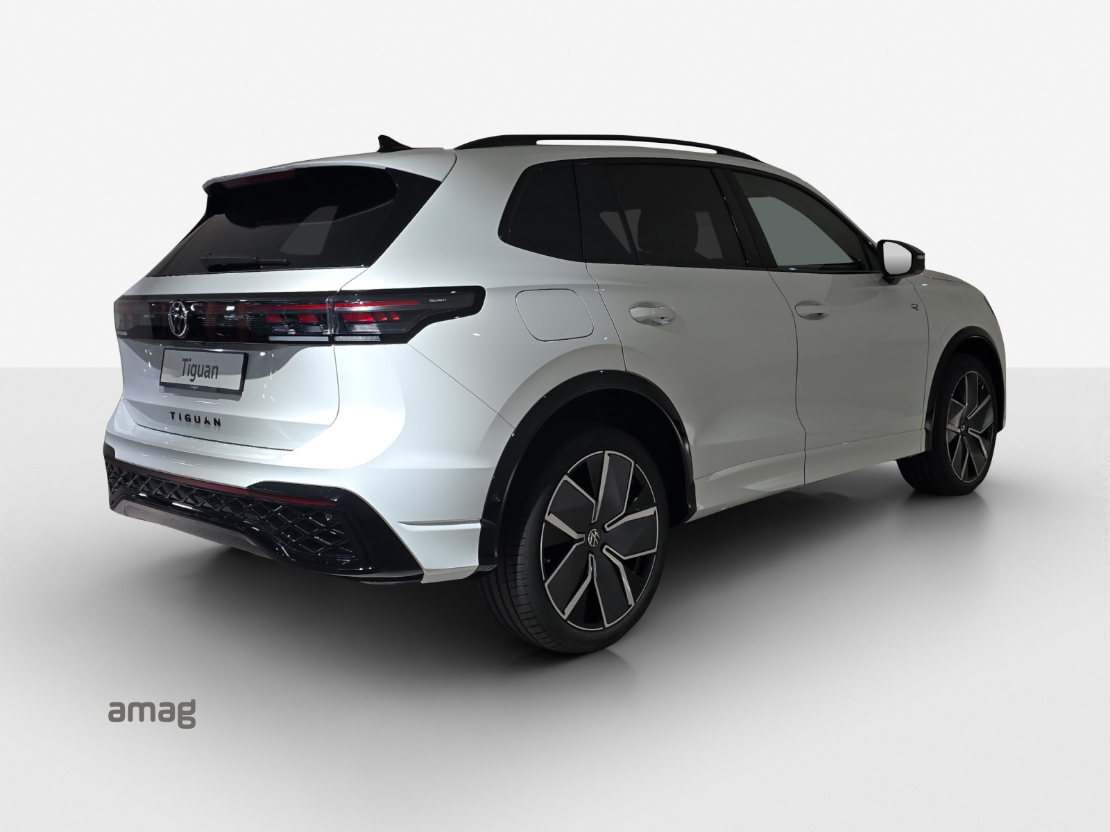 VW Tiguan 2.0 TSI DSG R-Line 4Motion-image-4