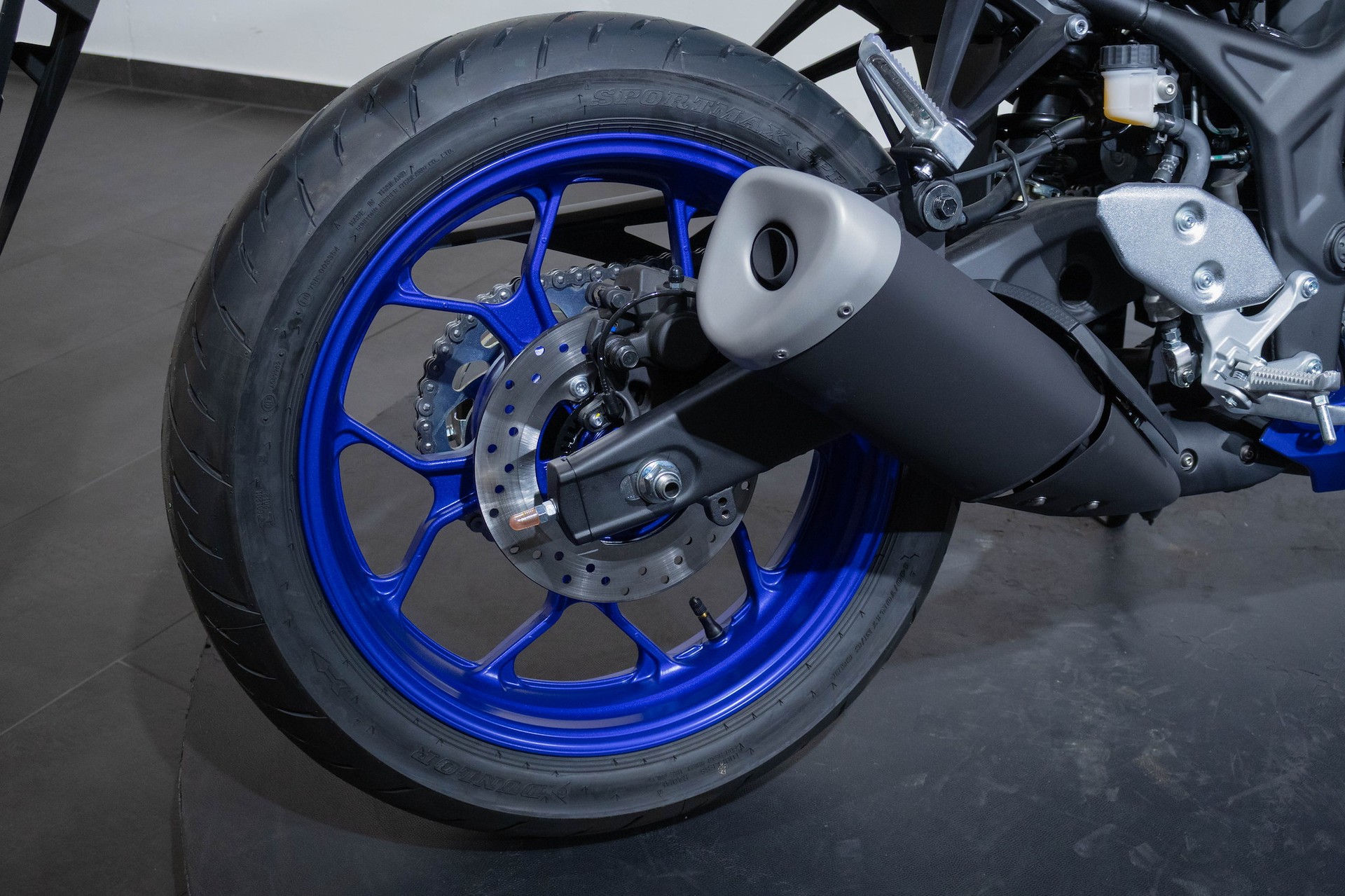 YAMAHA R3-image-10