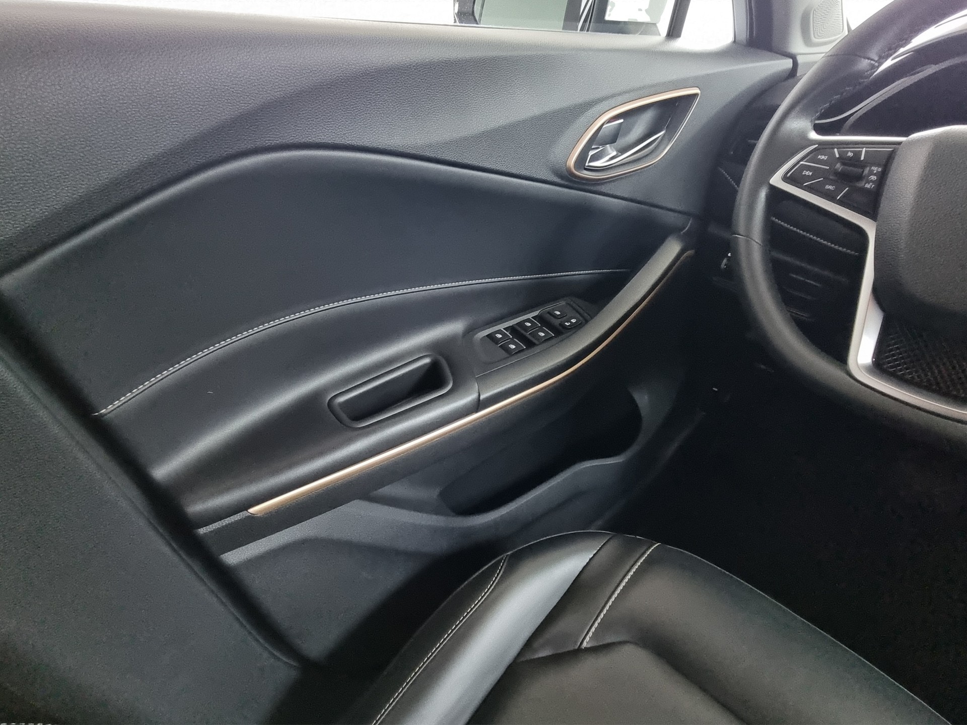 JAC e-JS4 EV Elektro Automat SUV-image-11