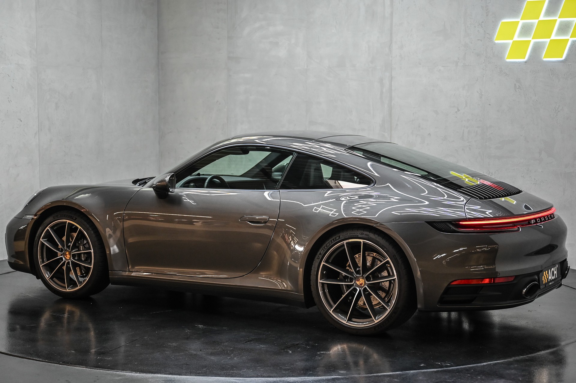 PORSCHE 911 Carrera 4 PDK-image-5