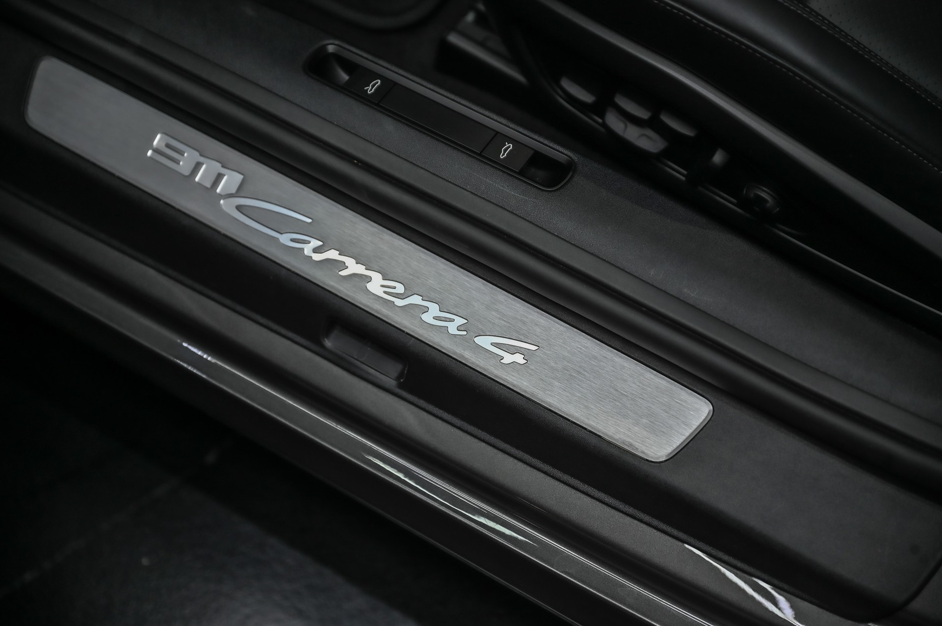 PORSCHE 911 Carrera 4 PDK-image-32
