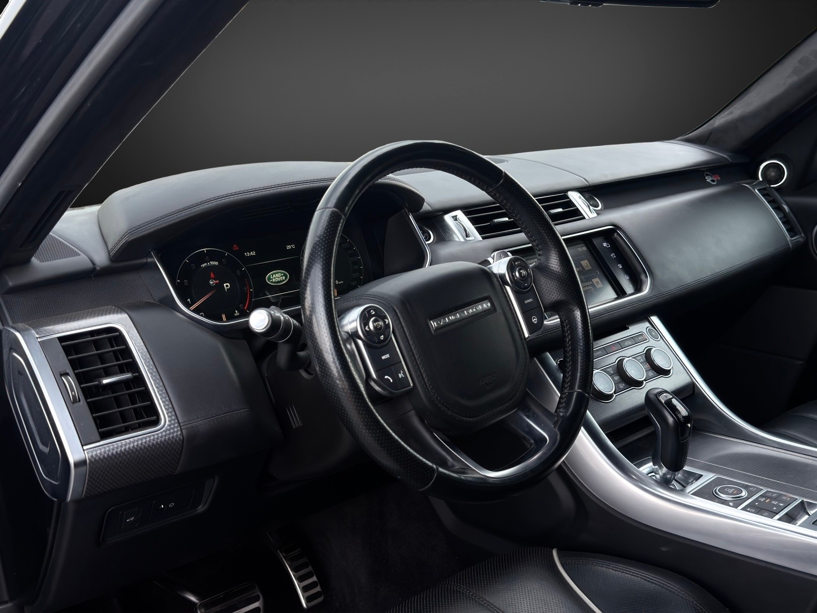 LAND ROVER Range Rover Sport 5.0 V8 SVR mit 550 PS-image-7