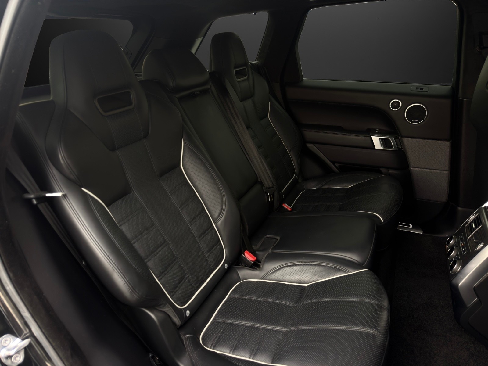 LAND ROVER Range Rover Sport 5.0 V8 SVR mit 550 PS-image-11