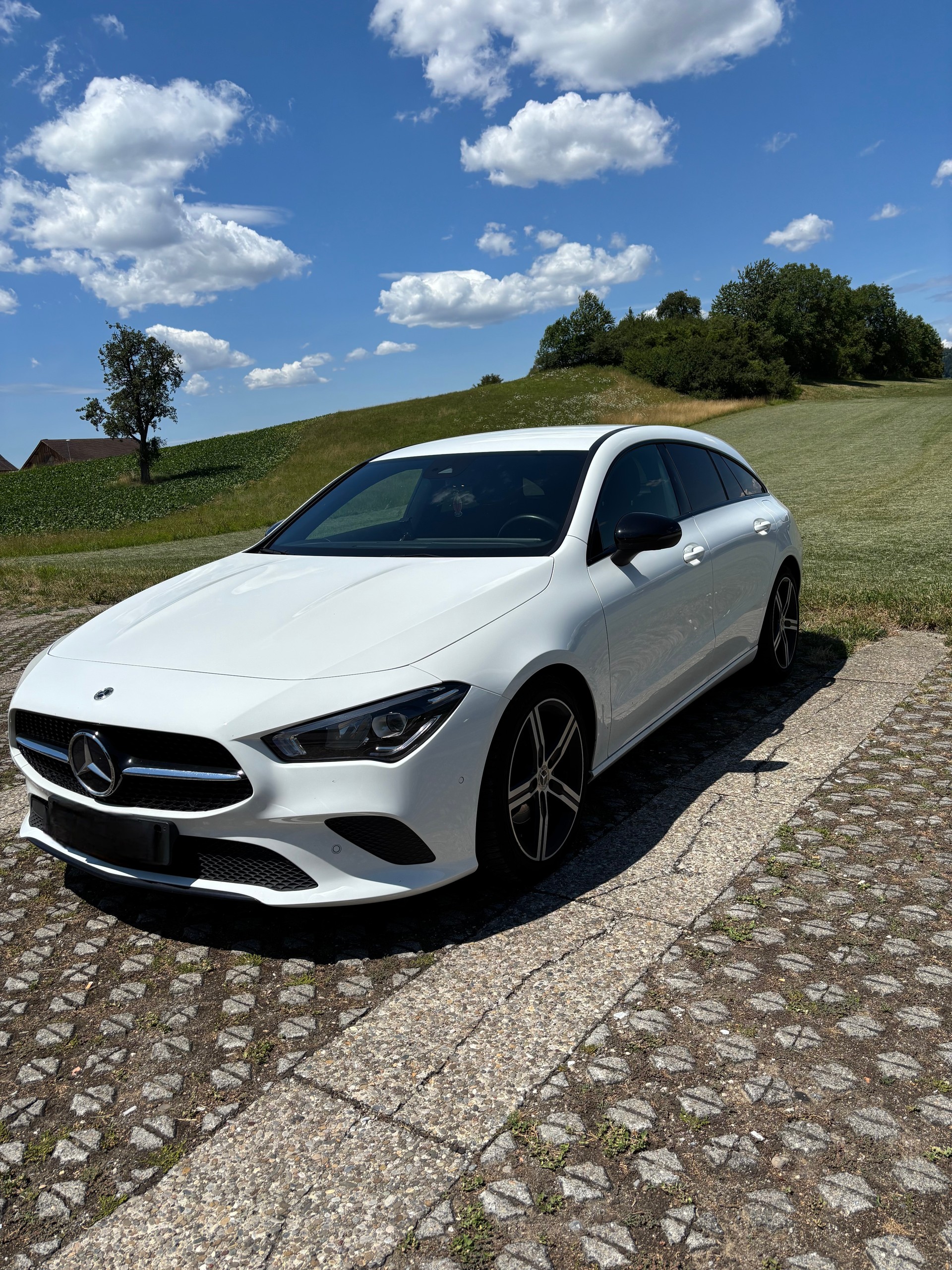 MERCEDES-BENZ CLA 180-image-2