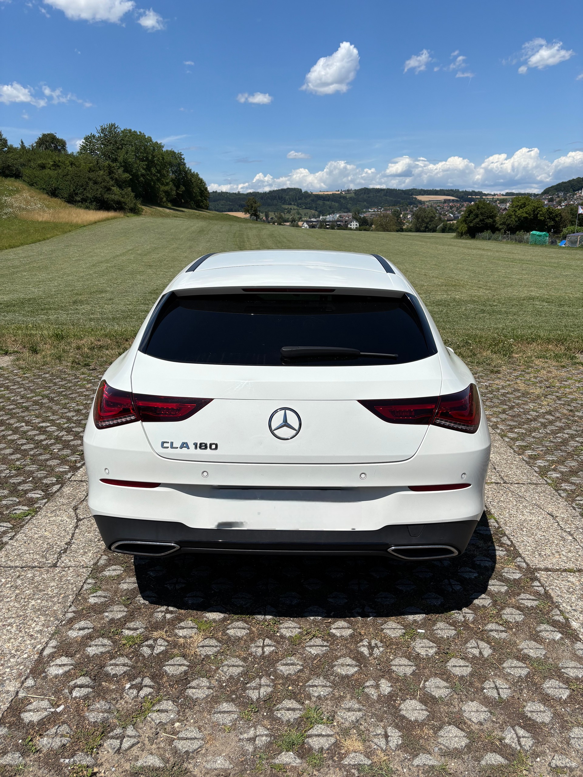 MERCEDES-BENZ CLA 180-image-1