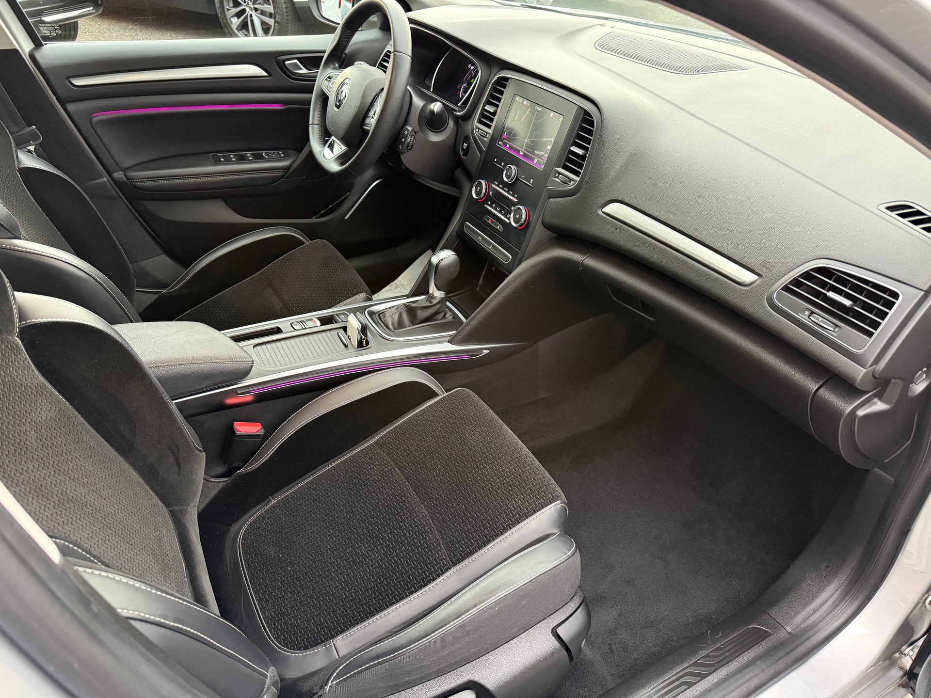 RENAULT Mégane Grandtour 1.3 16V Turbo GT Line EDC-image-9