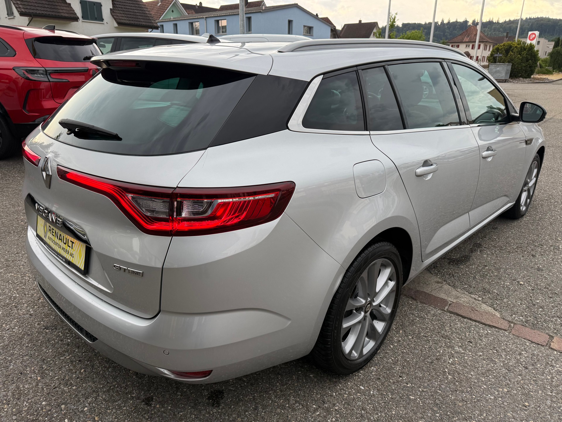 RENAULT Mégane Grandtour 1.3 16V Turbo GT Line EDC-image-5