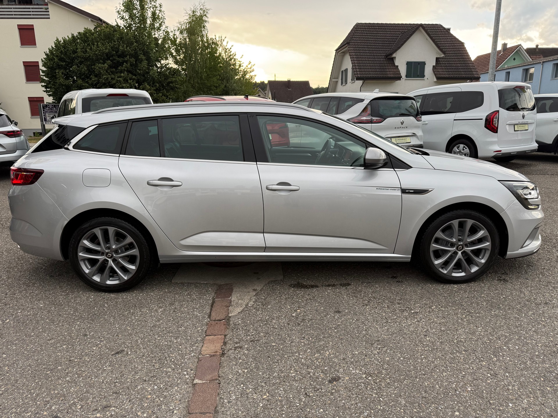 RENAULT Mégane Grandtour 1.3 16V Turbo GT Line EDC-image-6