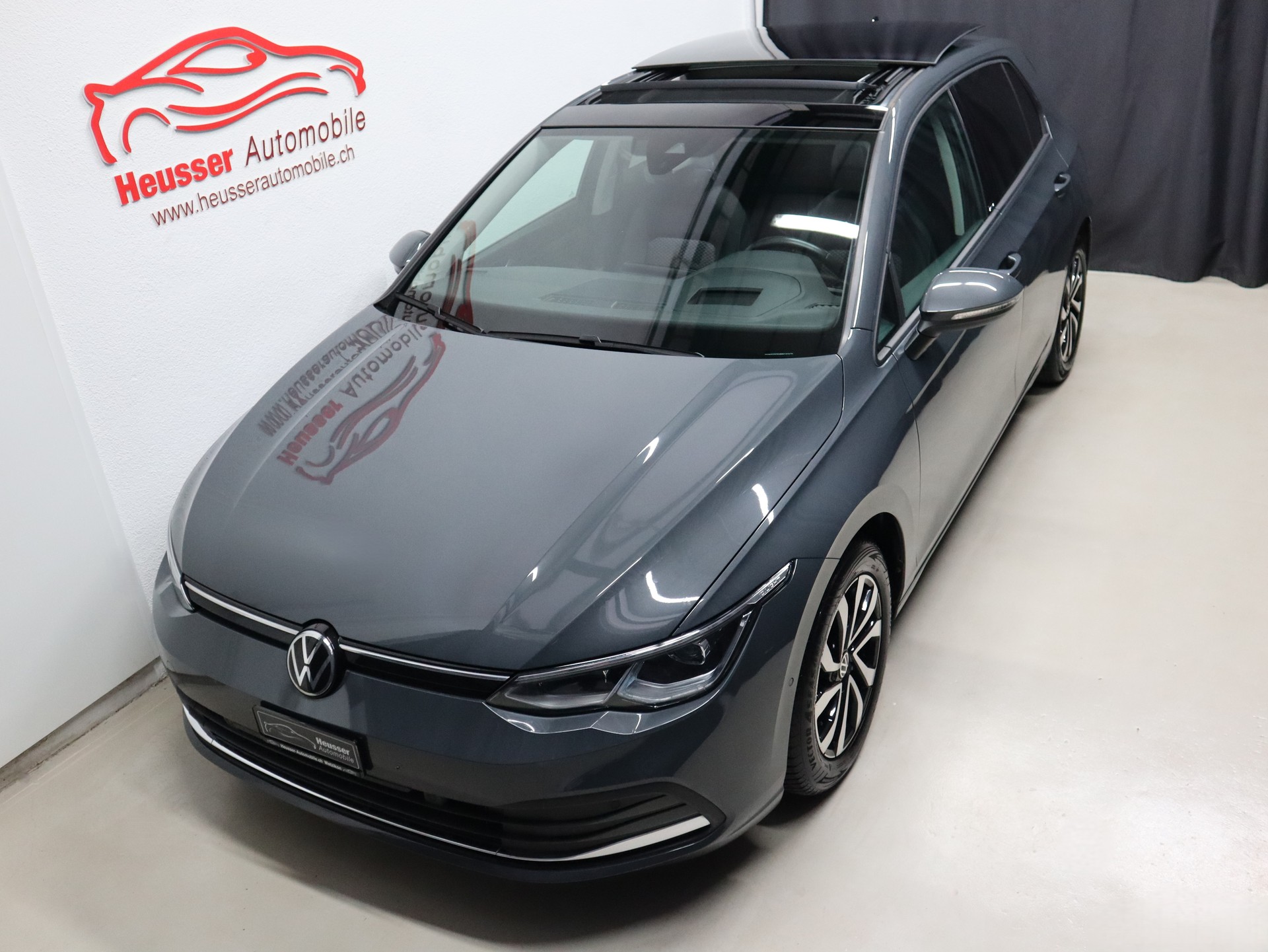 VW Golf 2.0 TDI Life DSG - Panorama - IQ Light - Navi - Head-Up - AHK - Kamera - 150 PS-image-2