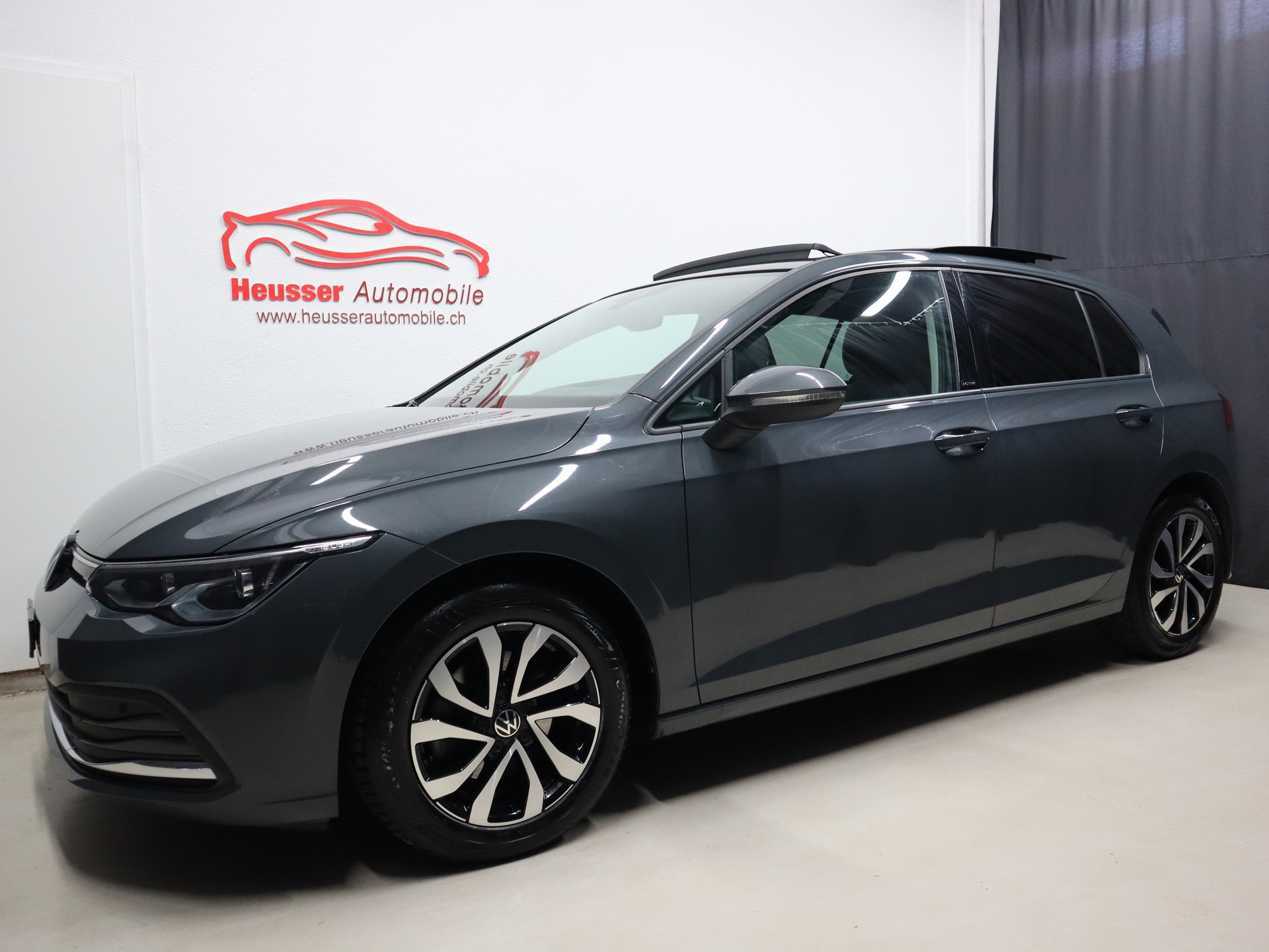 VW Golf 2.0 TDI Life DSG - Panorama - IQ Light - Navi - Head-Up - AHK - Kamera - 150 PS-image-1