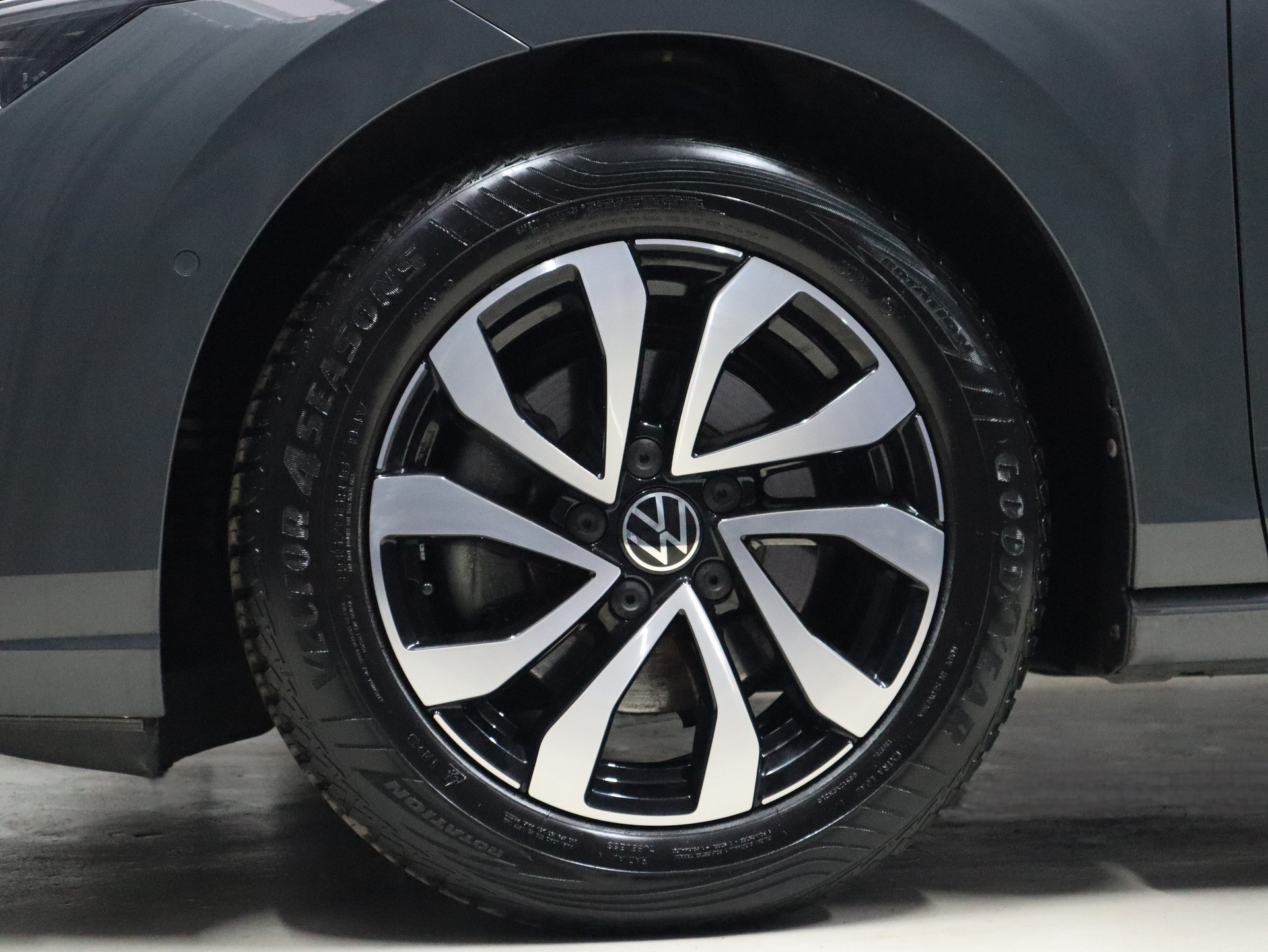 VW Golf 2.0 TDI Life DSG - Panorama - IQ Light - Navi - Head-Up - AHK - Kamera - 150 PS-image-7
