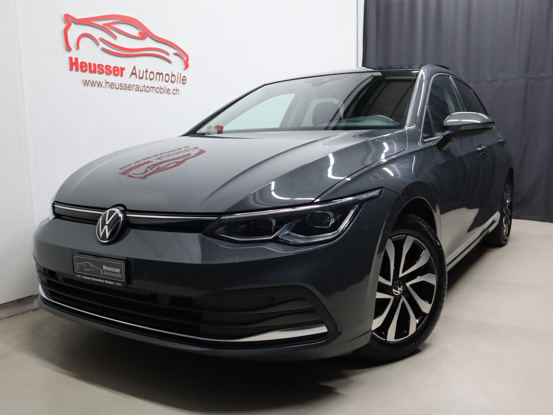 VW Golf 2.0 TDI Life DSG - Panorama - IQ Light - Navi - Head-Up - AHK - Kamera - 150 PS-image-0