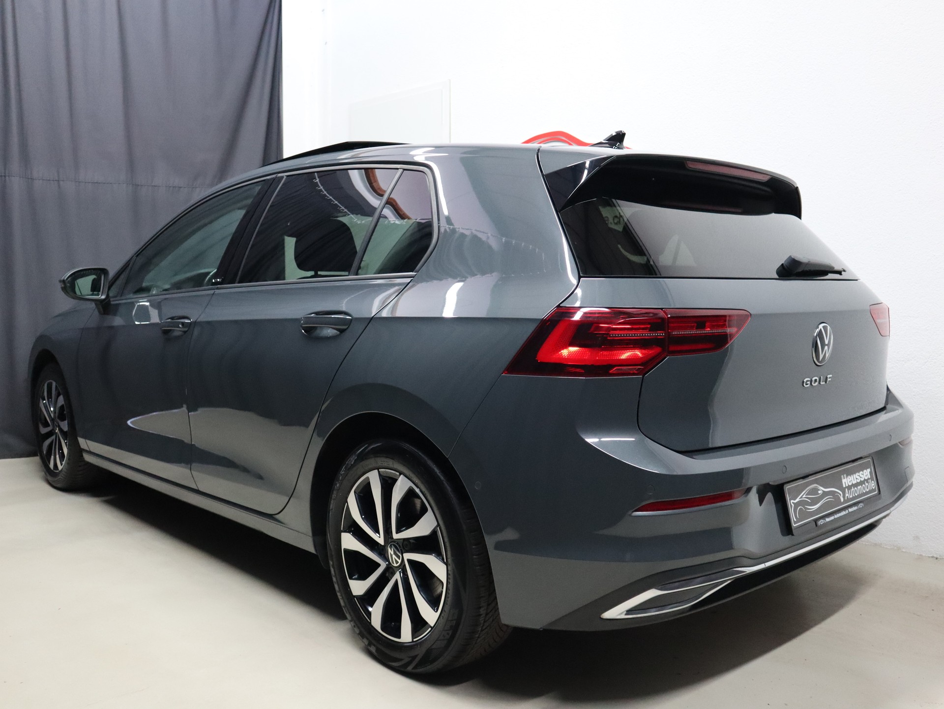 VW Golf 2.0 TDI Life DSG - Panorama - IQ Light - Navi - Head-Up - AHK - Kamera - 150 PS-image-3