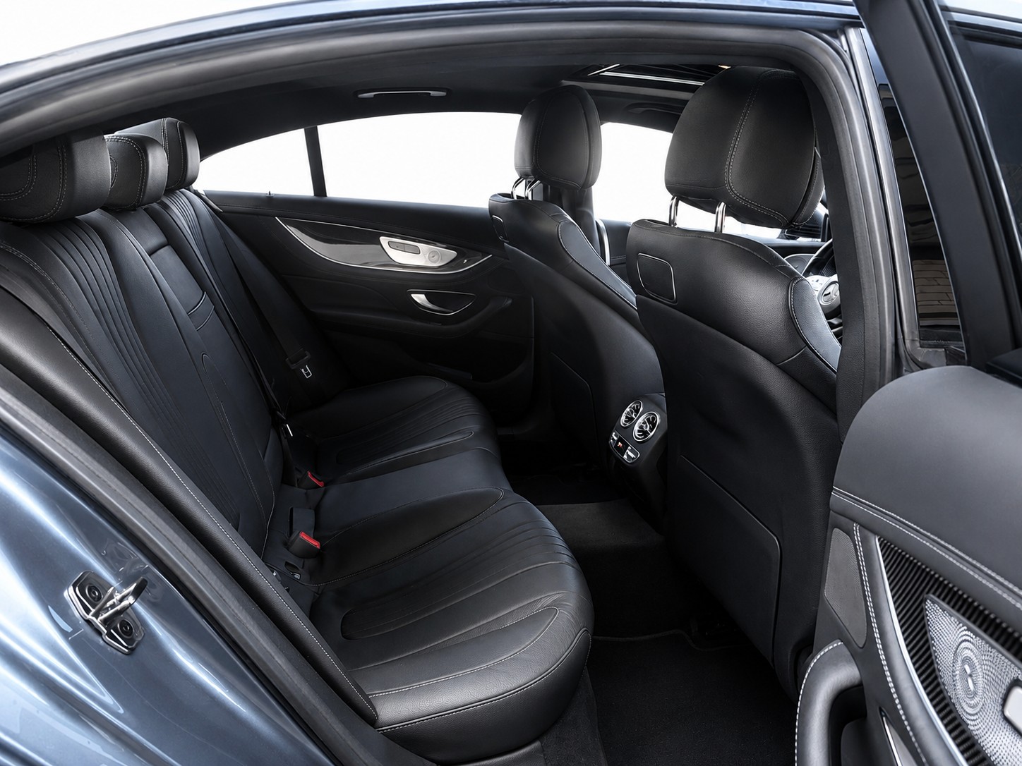 MERCEDES-BENZ CLS 450 AMG Line 4matic * CH FAHRZEUG *-image-16