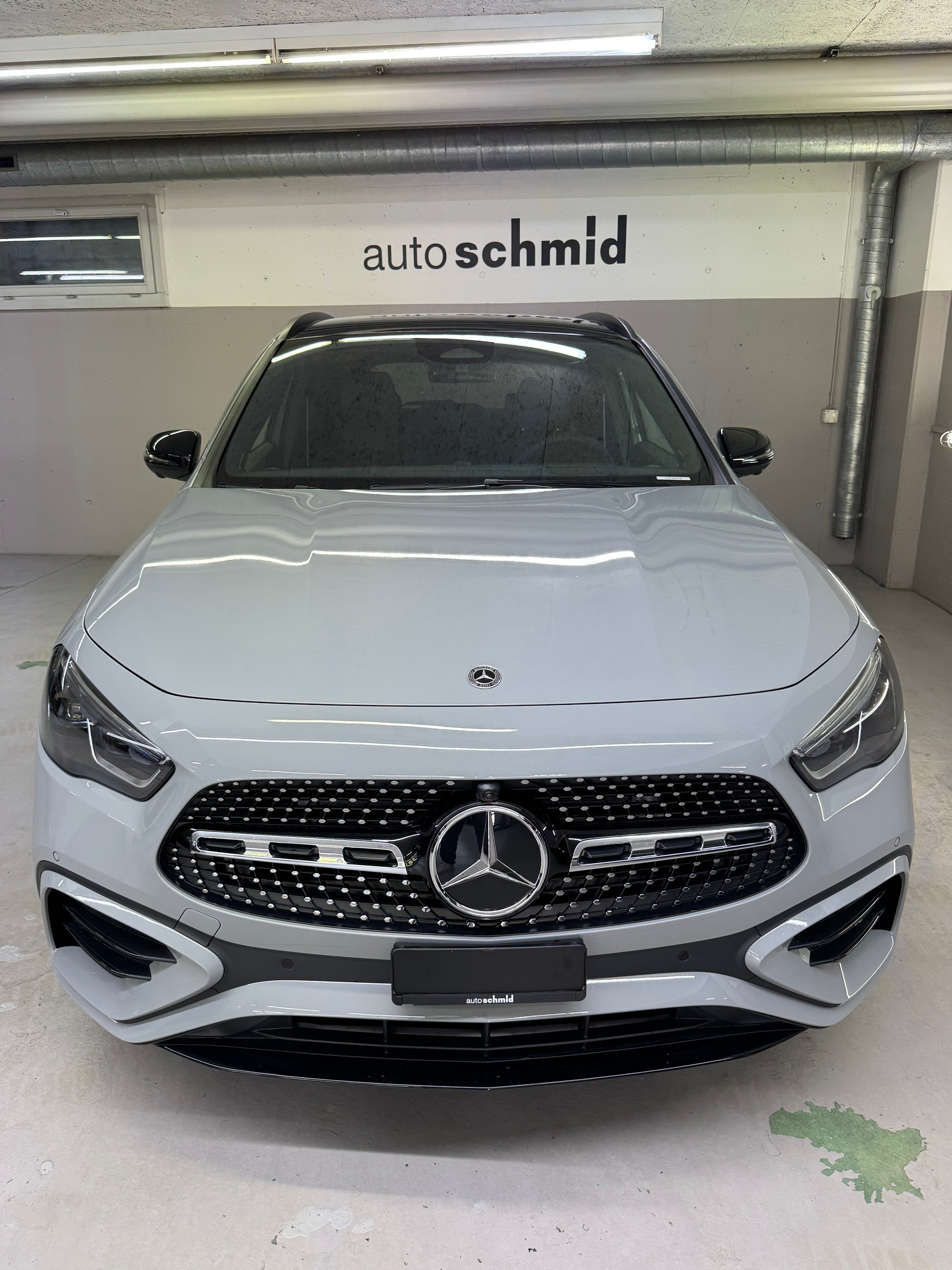 MERCEDES-BENZ GLA 250 4MATIC Swiss Star-showroom-element-2