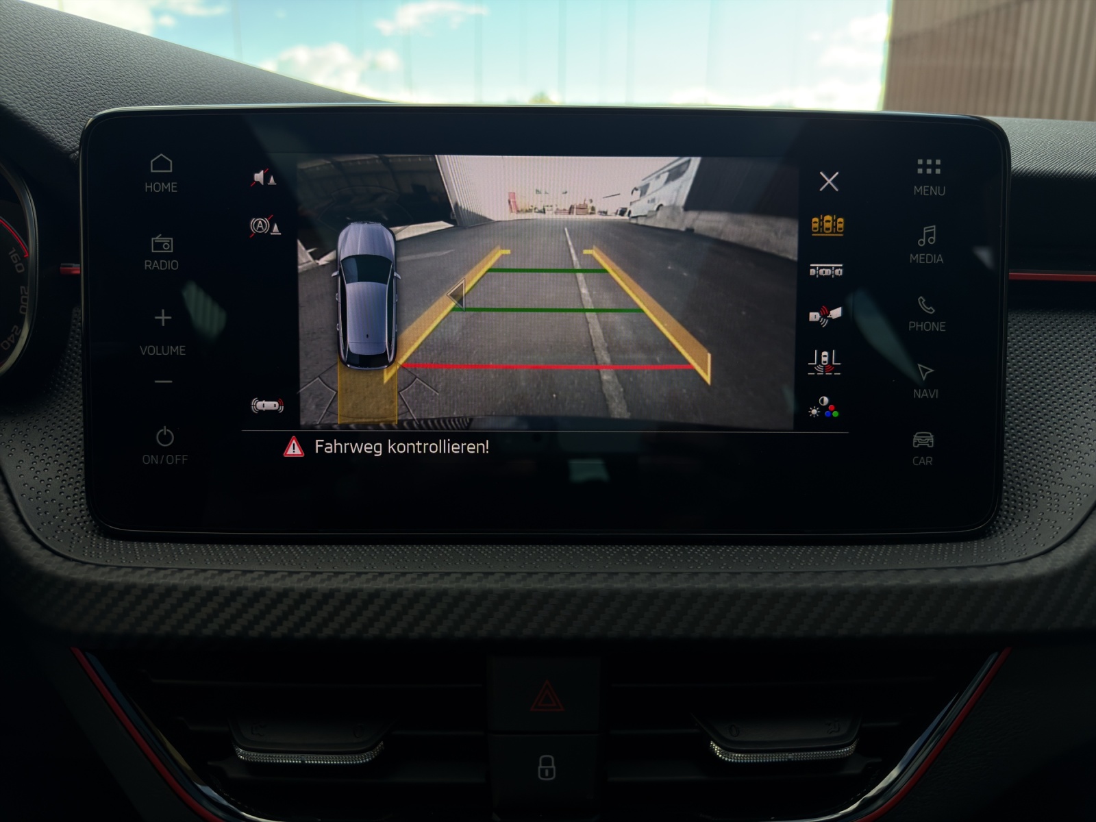 SKODA Scala 1.5 TSI Monte Carlo DSG - Travel-Assistent - Matrix-LED-image-9