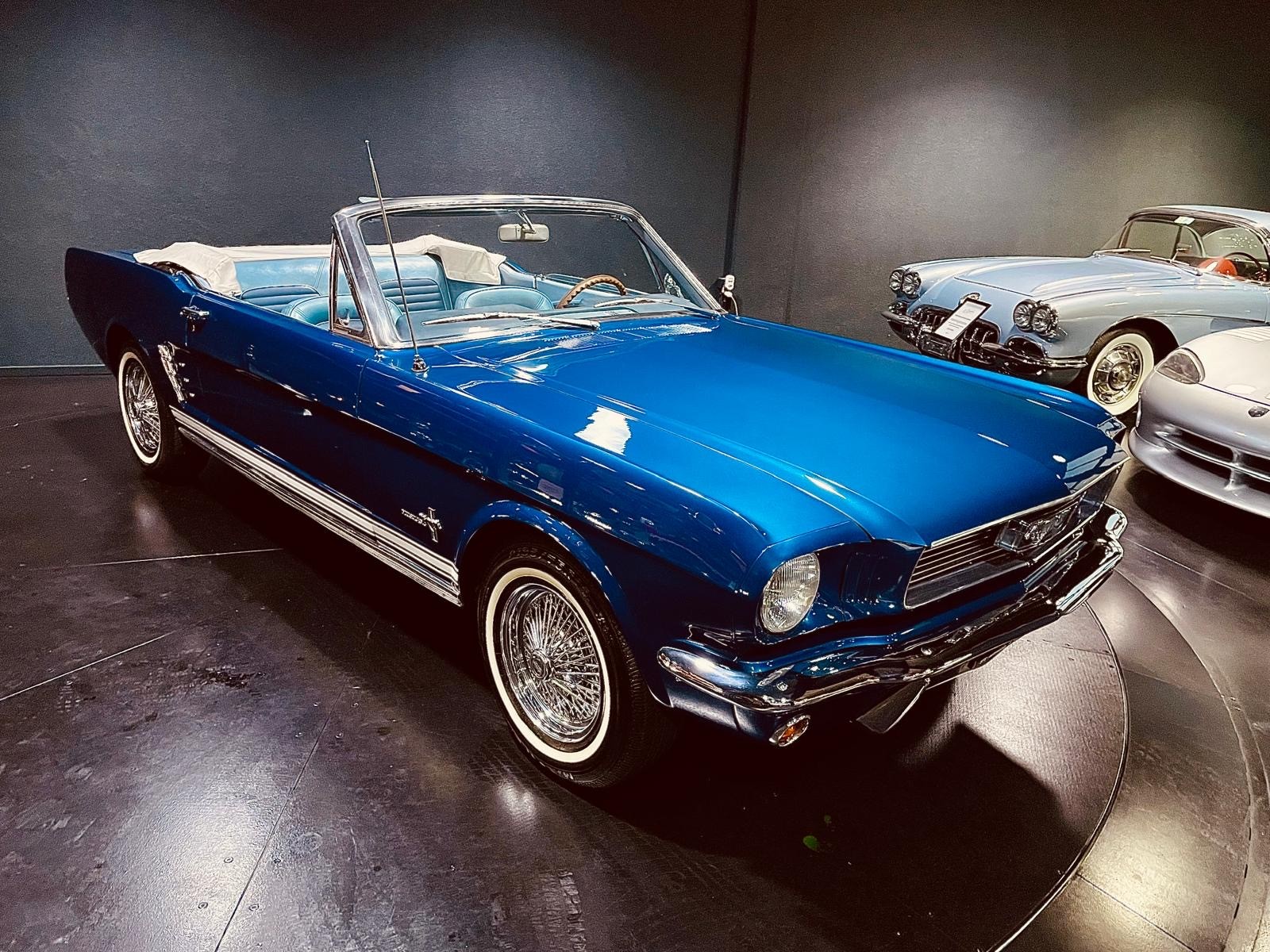 FORD Mustang Cabriolet SIX-image-2
