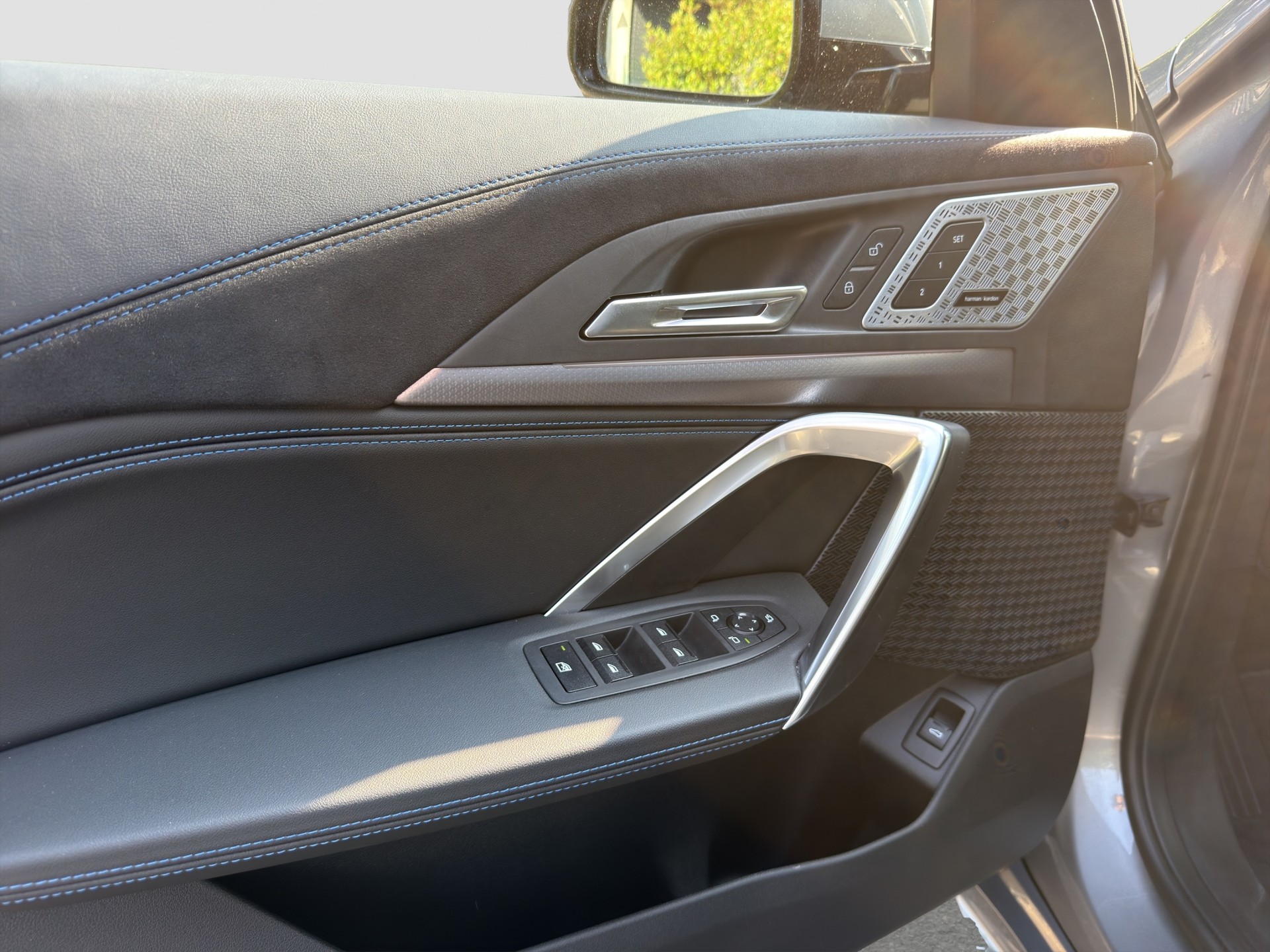 BMW iX2 xDrive 30 M Sport Pro-image-9