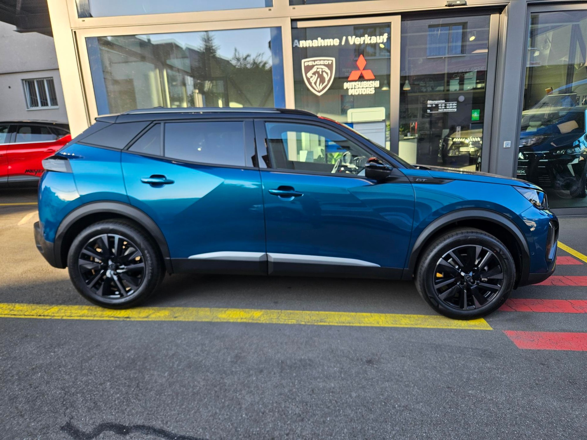PEUGEOT 2008 1.2 Hybrid 145 GT Exclusive-image-1