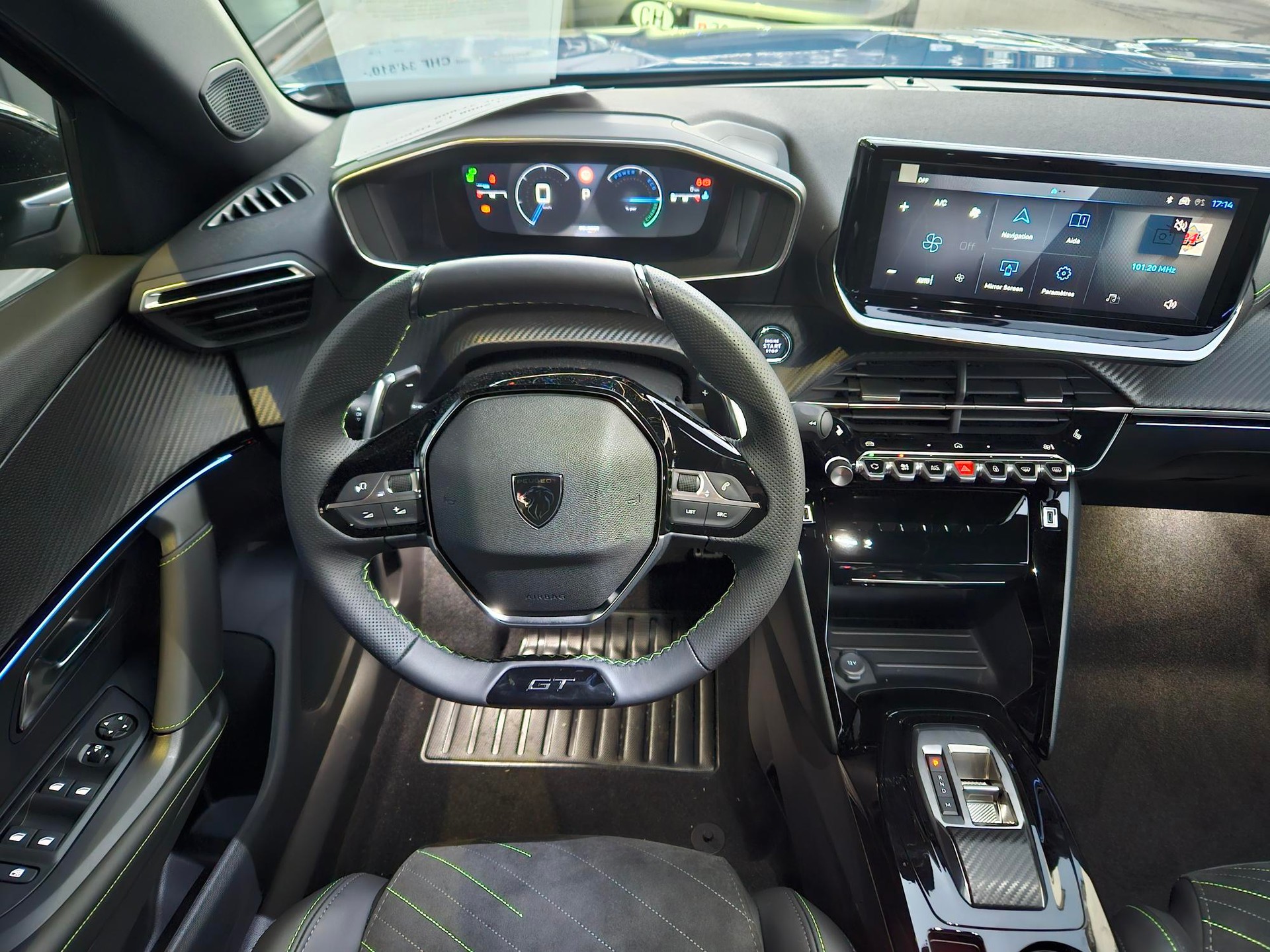 PEUGEOT 2008 1.2 Hybrid 145 GT Exclusive-image-3