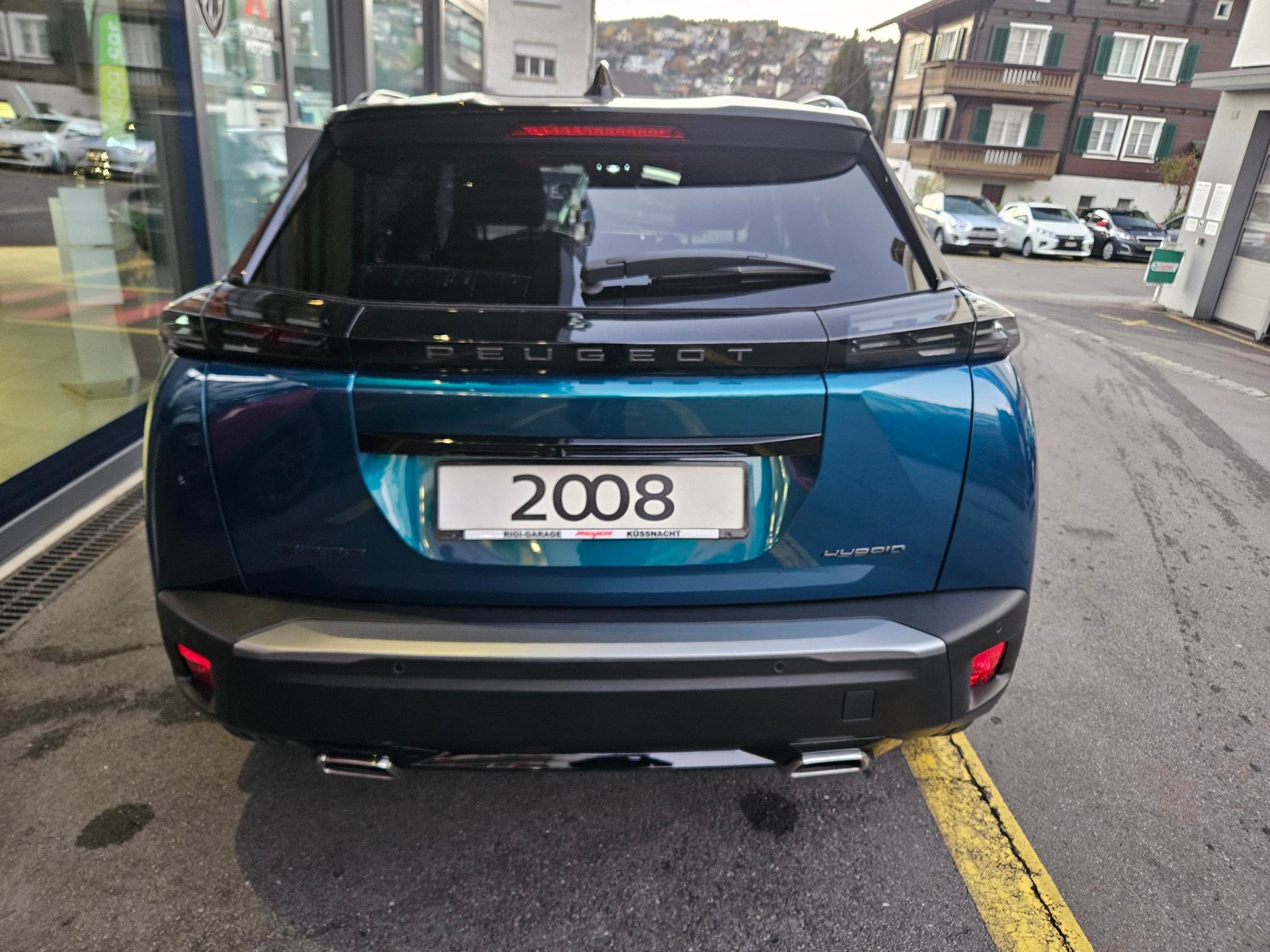 PEUGEOT 2008 1.2 Hybrid 145 GT Exclusive-image-2