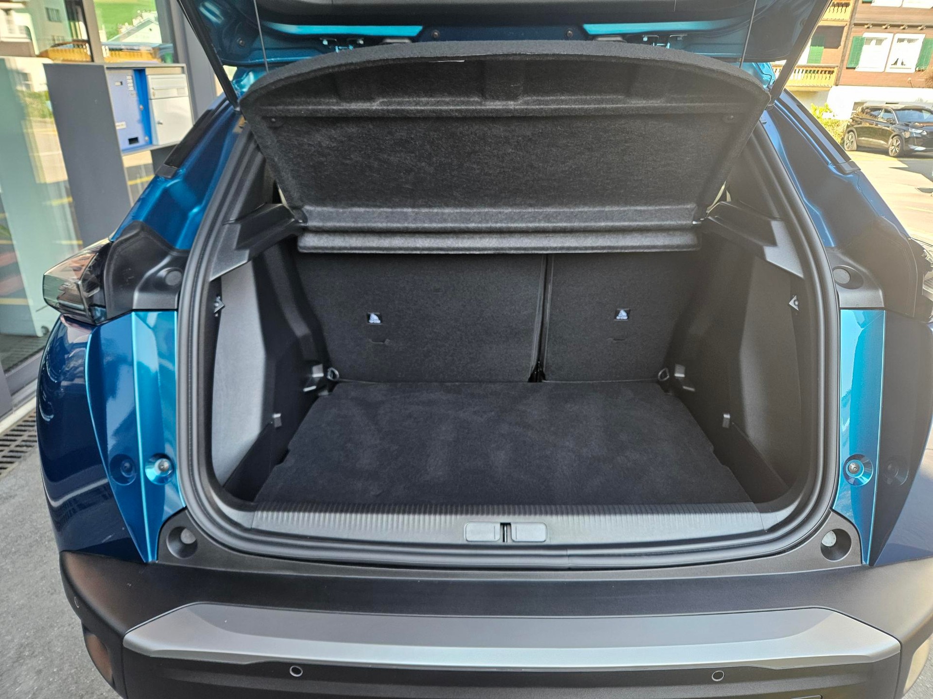 PEUGEOT 2008 1.2 Hybrid 145 GT Exclusive-image-7