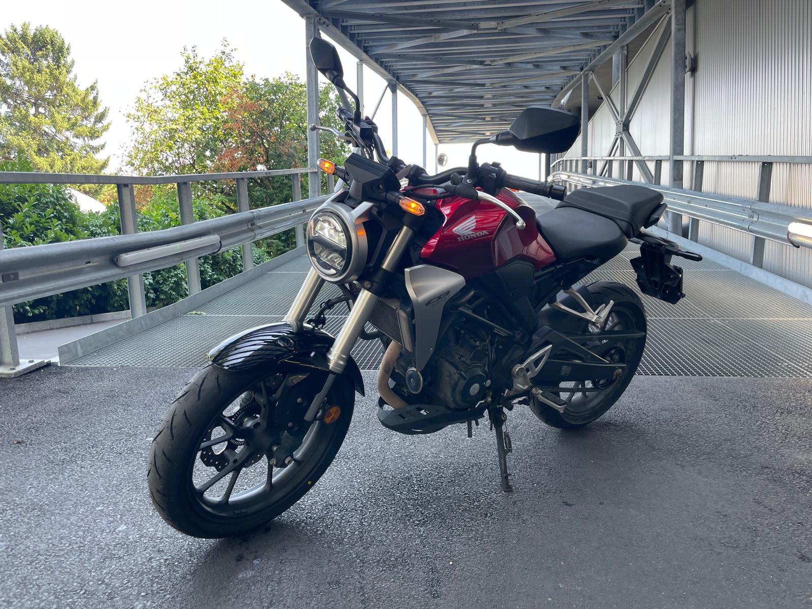 HONDA CB 300 R-showroom-element-1