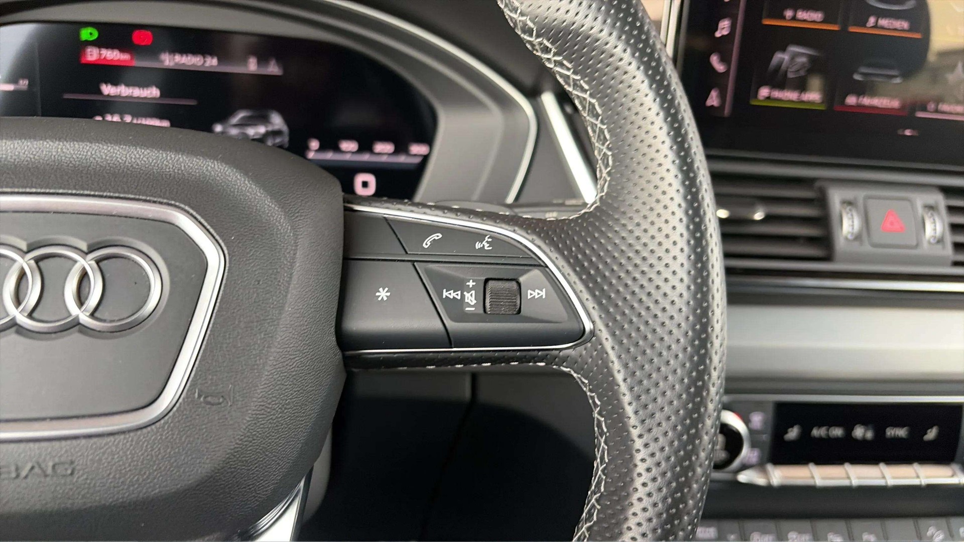 AUDI Q5 40 TDI S line quattro S-tronic mit Panoramadach & 5J Werksgarantie oder bis 100000km-image-24