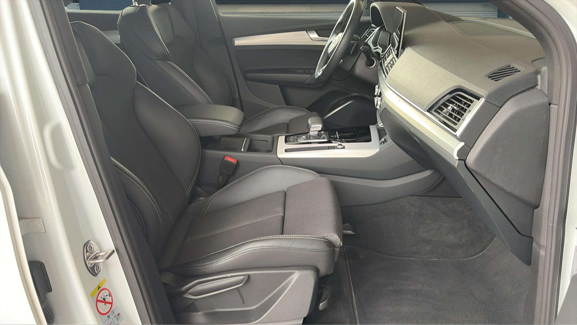 AUDI Q5 40 TDI S line quattro S-tronic mit Panoramadach & 5J Werksgarantie oder bis 100000km-image-11