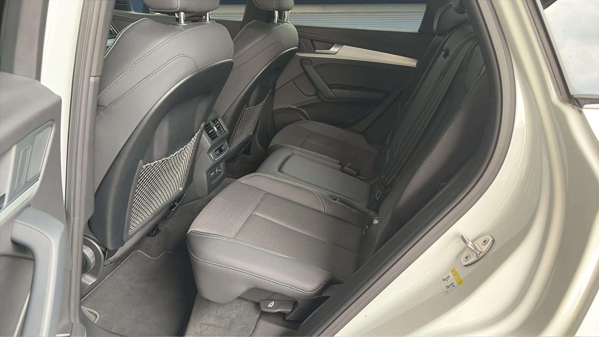 AUDI Q5 40 TDI S line quattro S-tronic mit Panoramadach & 5J Werksgarantie oder bis 100000km-image-12