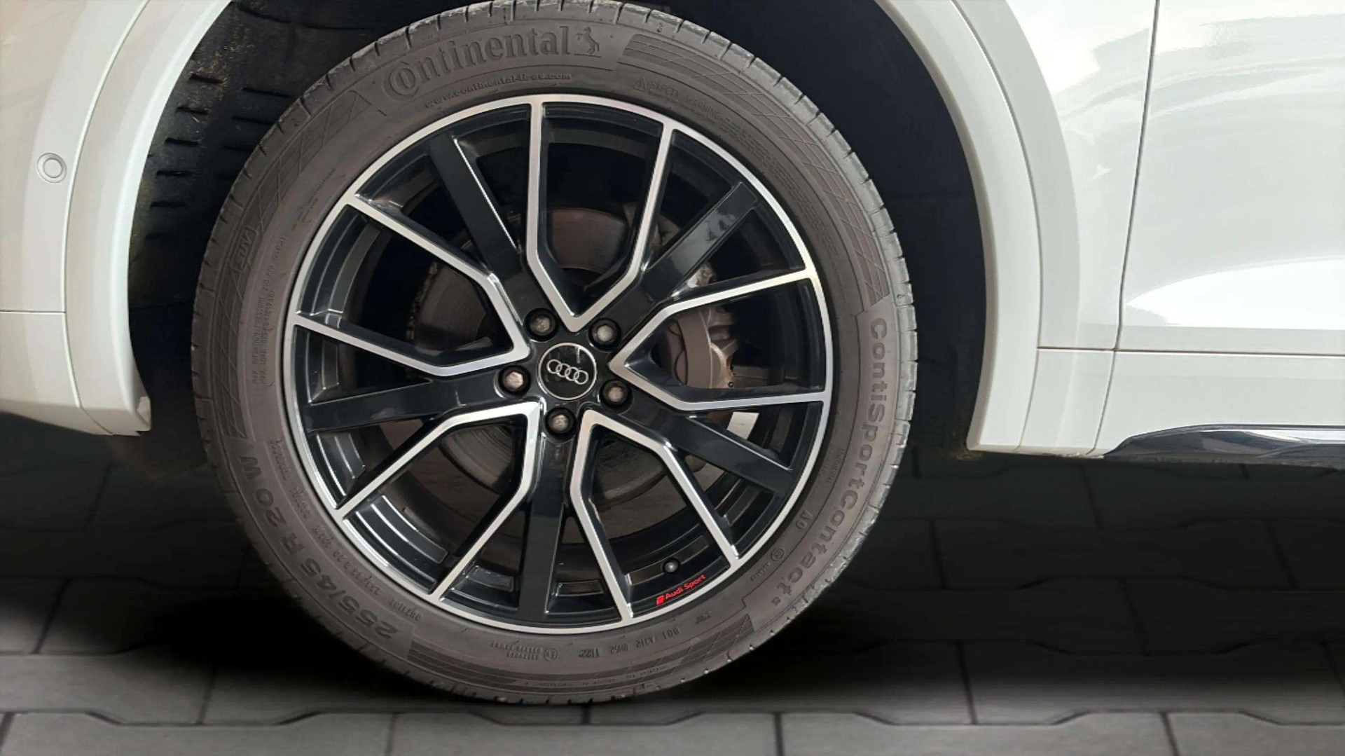 AUDI Q5 40 TDI S line quattro S-tronic mit Panoramadach & 5J Werksgarantie oder bis 100000km-image-27